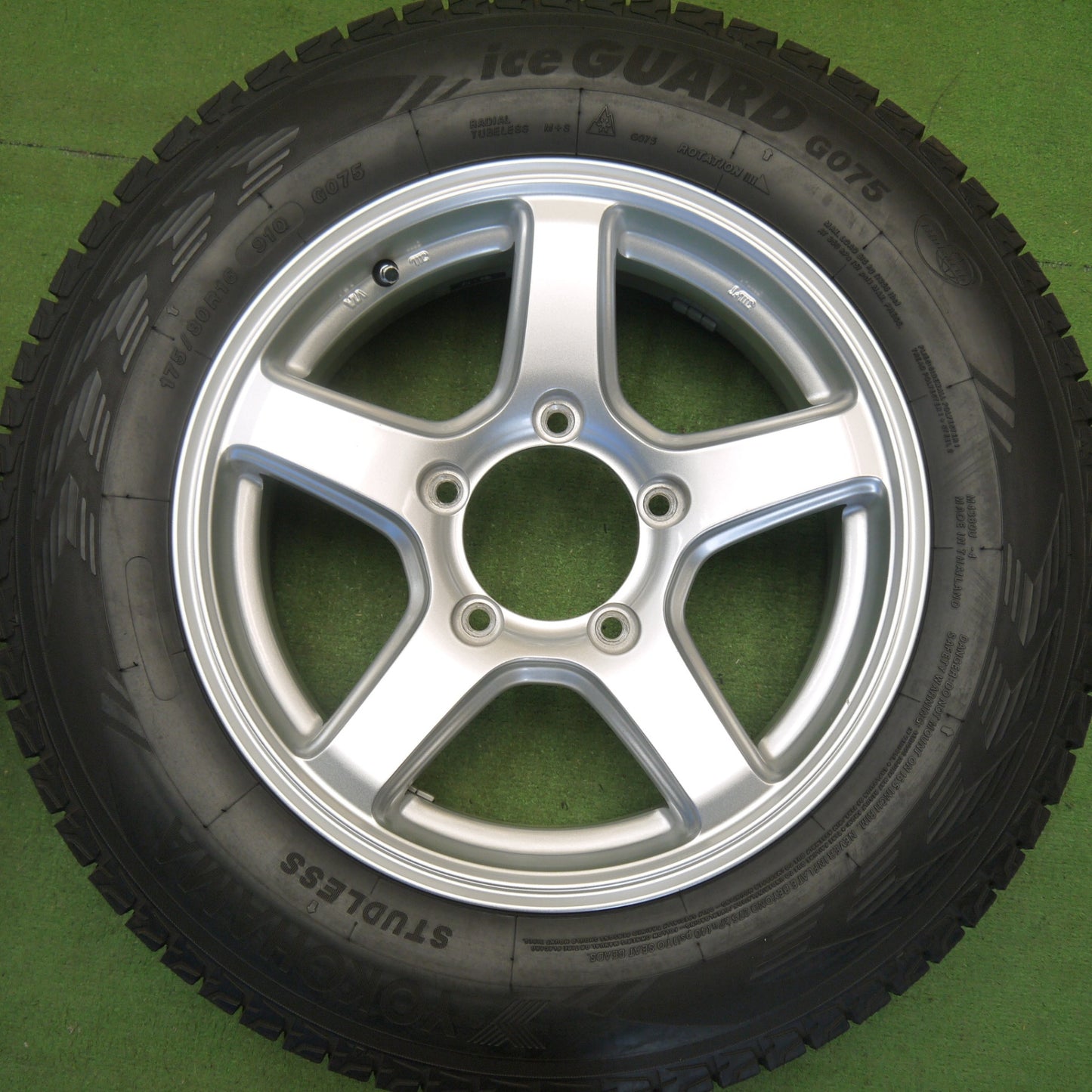 バリ溝！キレイ！9分★ジムニー 175/80R16 スタッドレス ヨコハマ アイスガード G075 社外 アルミ 16インチ PCD139.7/5H★6041503Hス