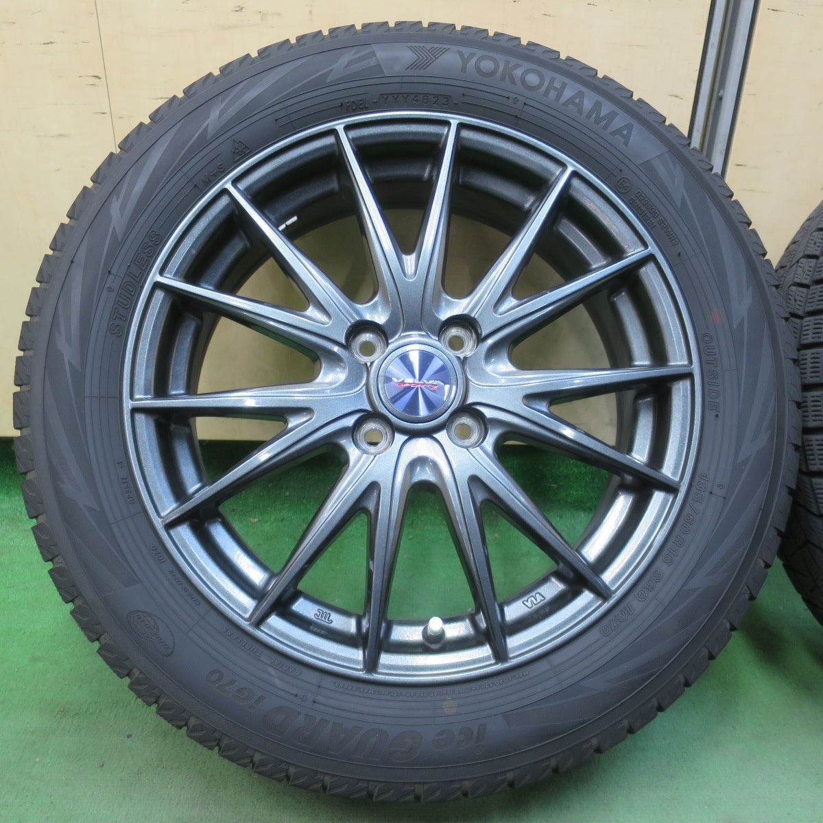 バリ溝！23年！キレイ！9分★スタッドレス 185/60R16 ヨコハマ アイスガード iG70 VELVA SPORTZ ヴェルヴァ 16インチ PCD100/4H★6032406イス