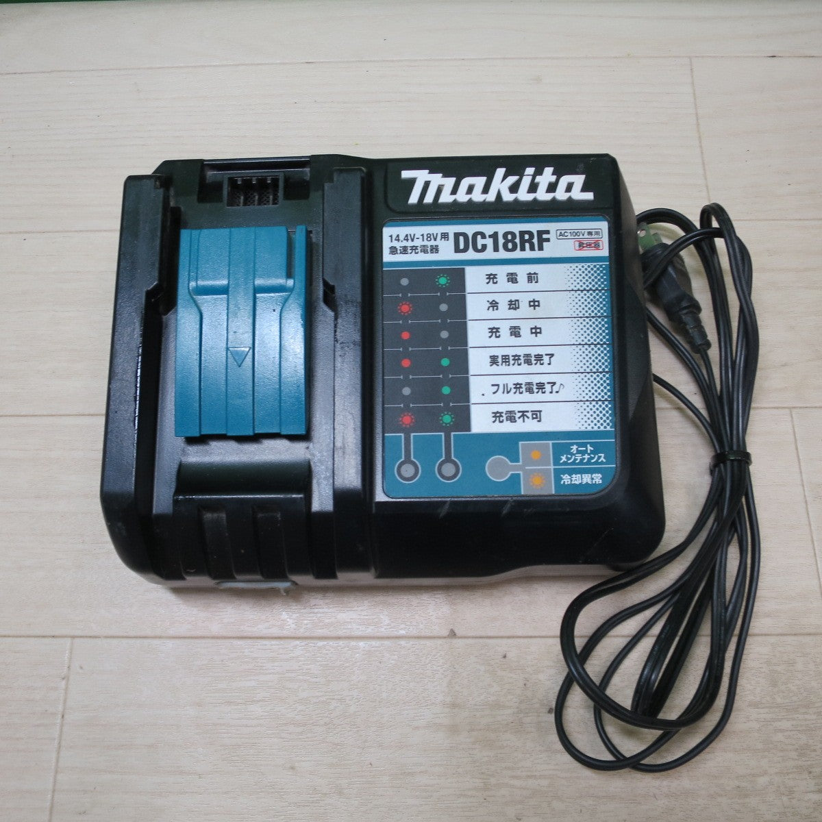 [送料無料] ☆マキタ 充電式 インパクトドライバ TD136D 電動 工具 14.4V BL1440 充電器 DC18RF makita☆