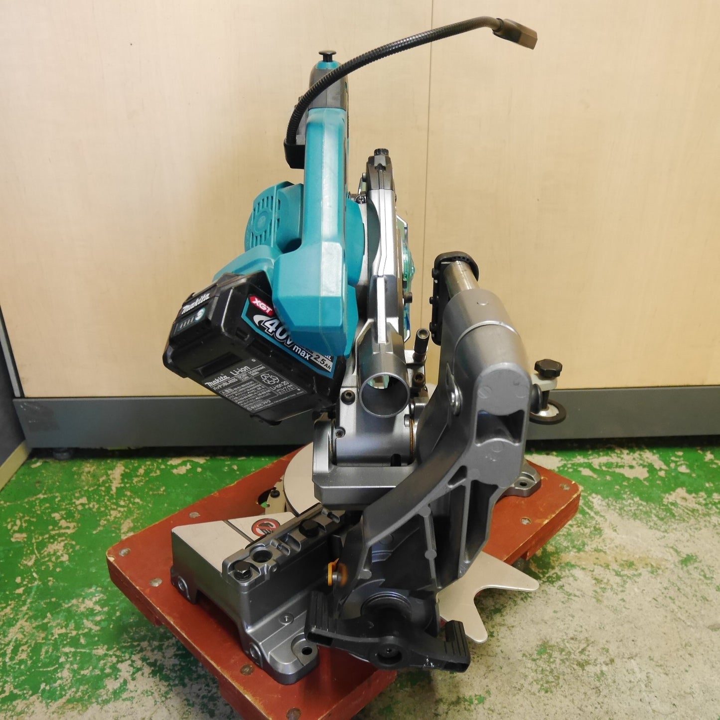 [送料無料] キレイ☆マキタ 165mm 充電式 スライド マルノコ LS001G 電動 工具 切断機 丸のこ 丸ノコ 丸鋸 木工用 makita☆