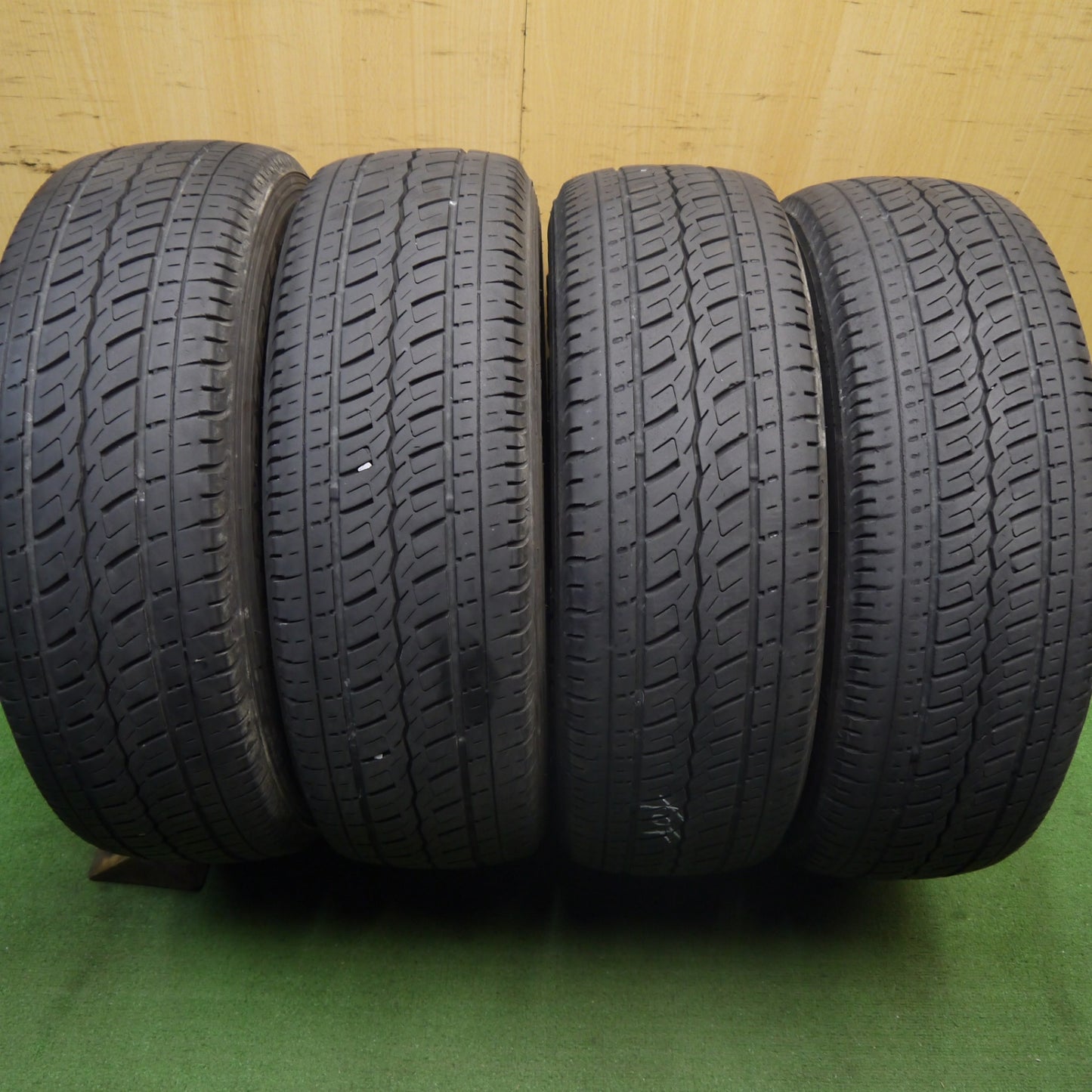 バリ溝！21年！キレイ！9.5分★Lowenhart GXL206 215/60R17C 109/107R 8PR トーヨー H20 ホワイトレター レーベンハート 17インチ PCD139.7/6H★5061104Hノ