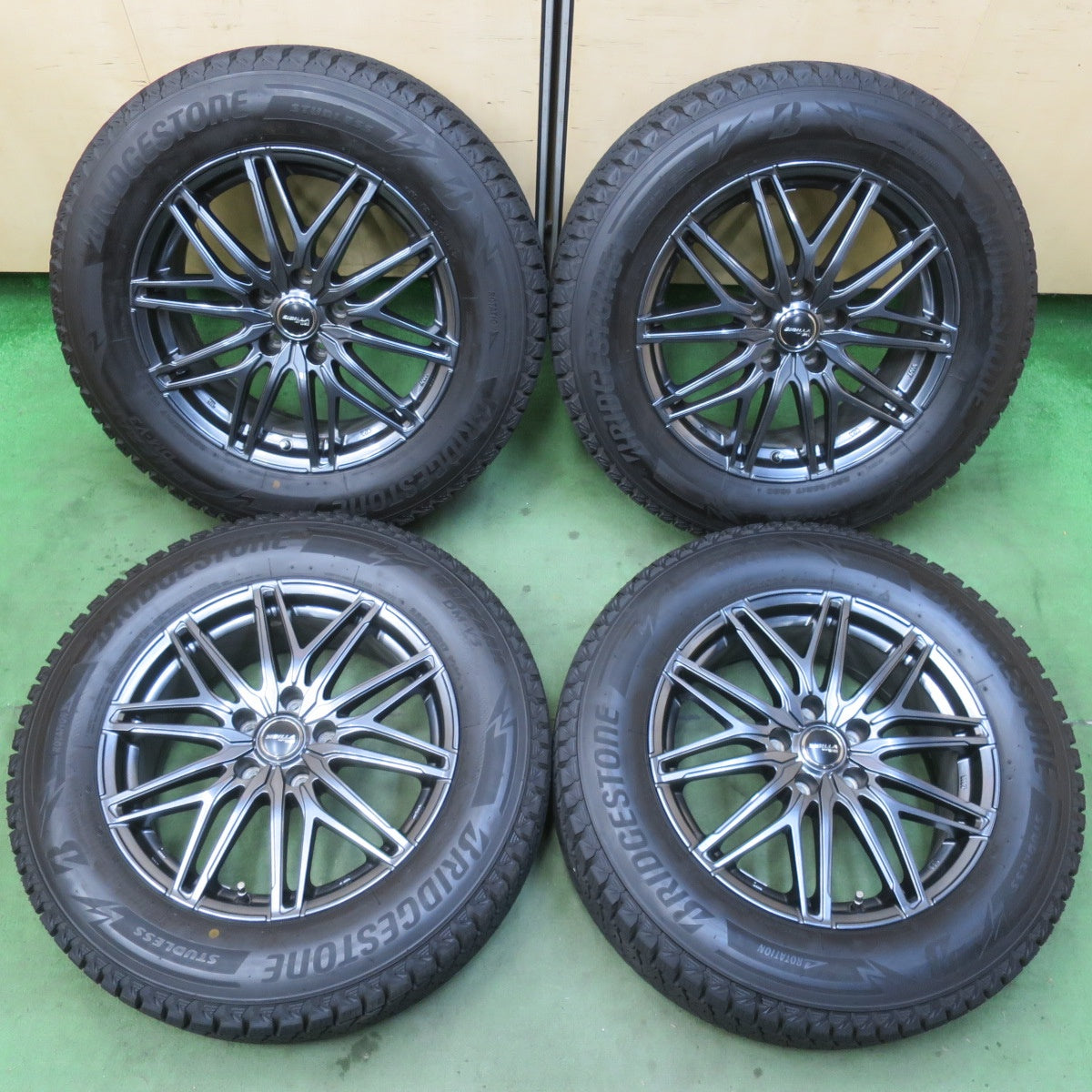 バリ溝！24年！キレイ！ほぼ10分★スタッドレス 225/65R17 ブリヂストン ブリザック DM-V3 SIBILLA NEXT W45 シビラ 17インチ PCD114.3/5H★6011205イス