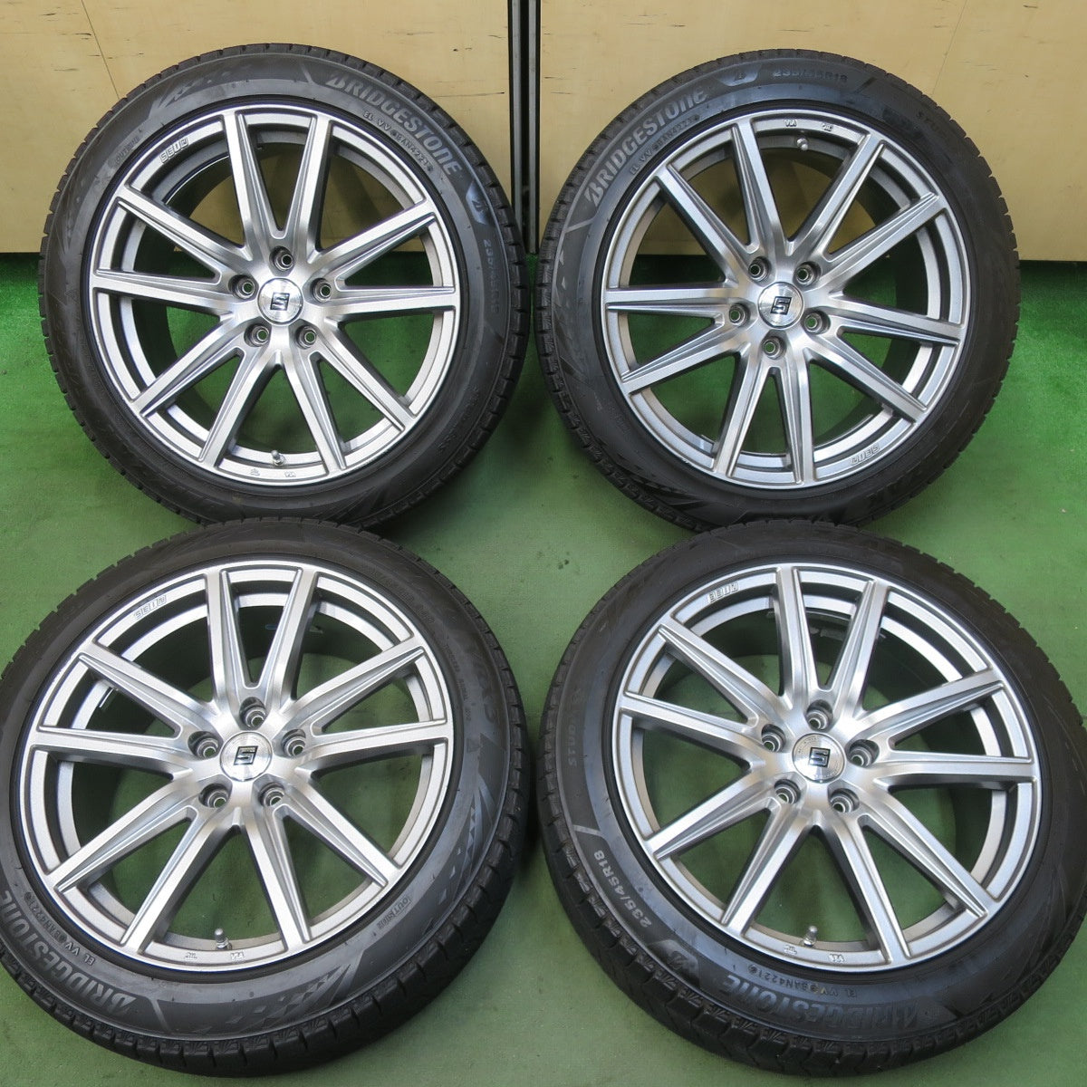 バリ溝！21年！9.5分★スタッドレス 235/45R18 ブリヂストン ブリザック VRX3 SEIN ザイン 18インチ PCD114.3/5H★5112812TTス