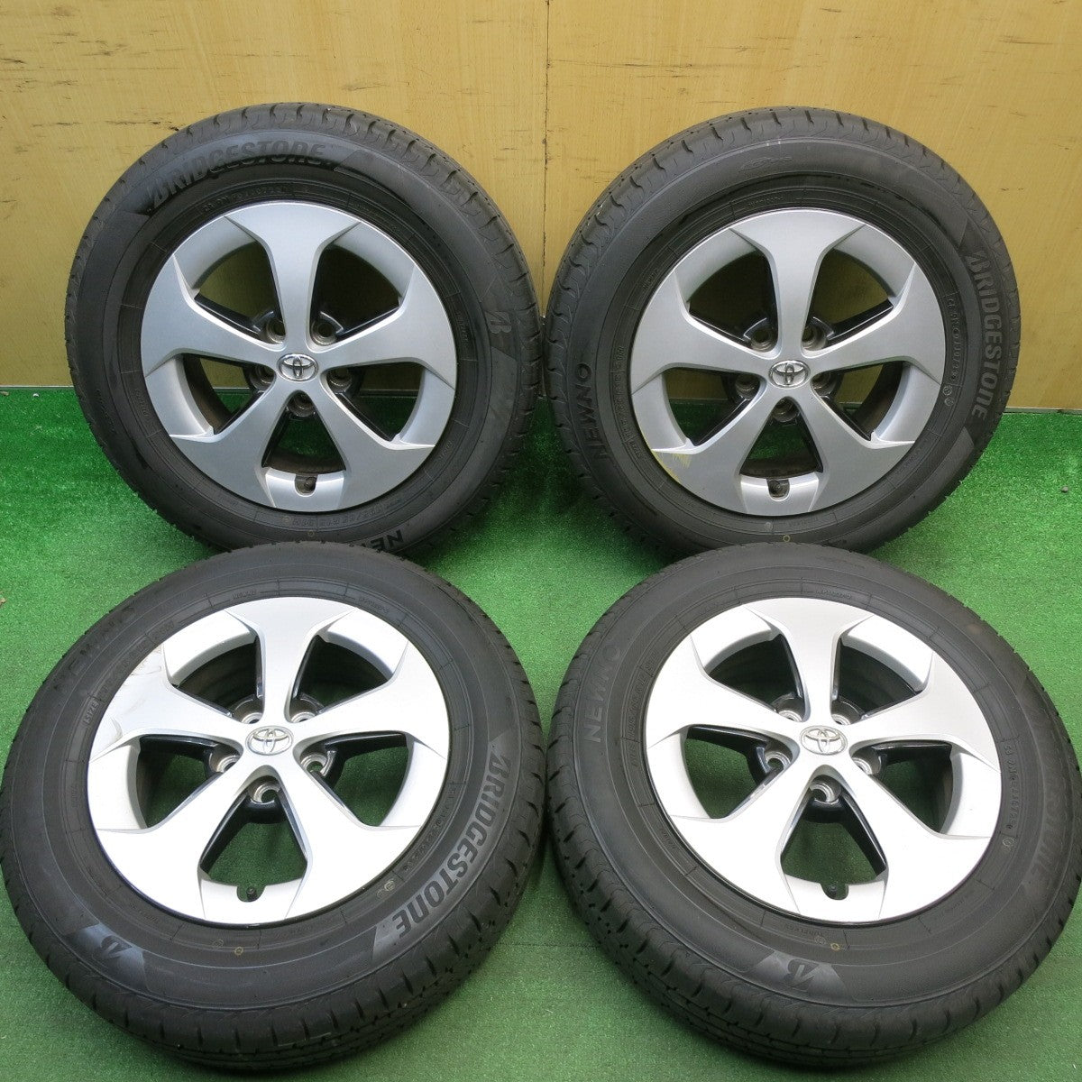 ほぼ未使用！23年★トヨタ 30系 プリウス 純正 195/65R15 ブリヂストン NEWNO ニューノ 15インチ PCD100/5H★6012515HAノ