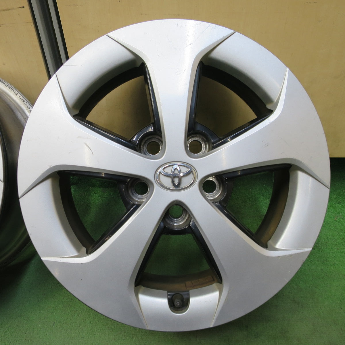 4本価格★トヨタ 30系 プリウス 純正 ホイール 15インチ 15×6J PCD100/5H★6062001NGホ
