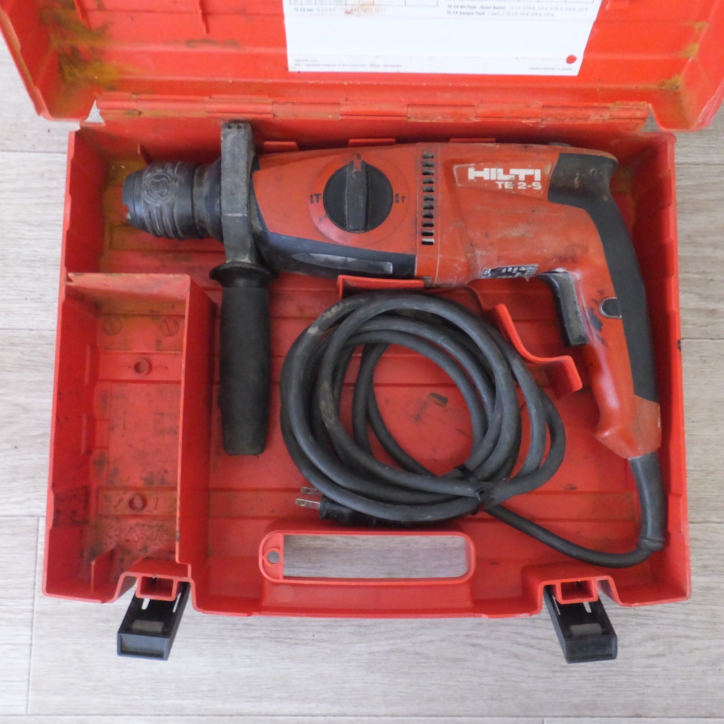 [送料無料] ★ヒルティ HILTI ロータリーハンマー TE2-S　100V～ 650W 50-60Hz★