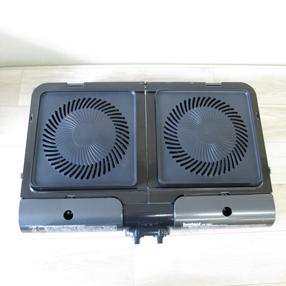 [送料無料] ◇イワタニ テーブル トップ BBQ グリル フラット ツイン グリル CB-TBG-1 カセット コンロ 2バーナー IWATANI キャンプ アウトドア◇