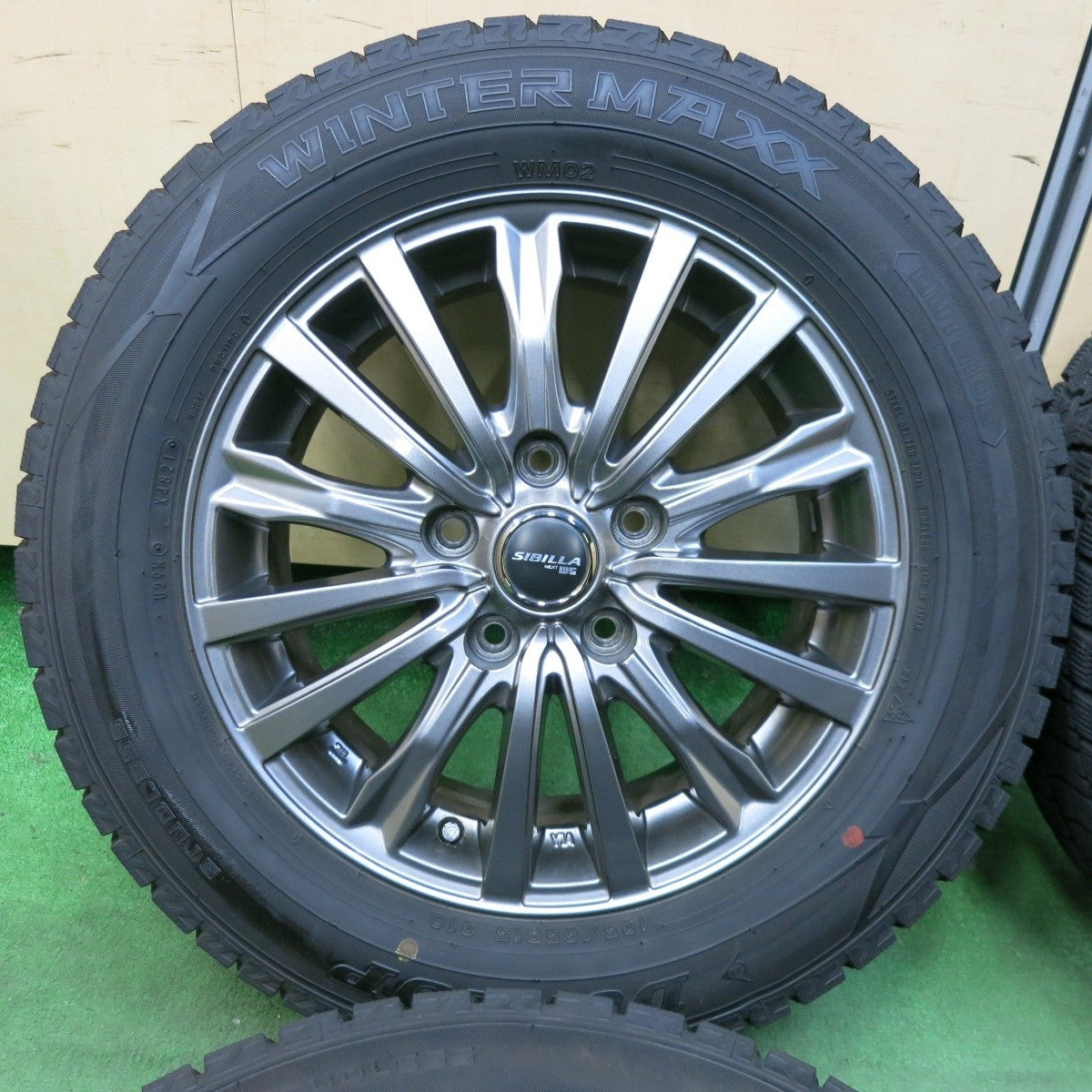 バリ溝！21年！キレイ！9.5分★スタッドレス 195/65R15 ダンロップ ウインターマックス WM02 SIBILLA NEXT W5 シビラ 15インチ PCD114.3/5H★4121805SYス