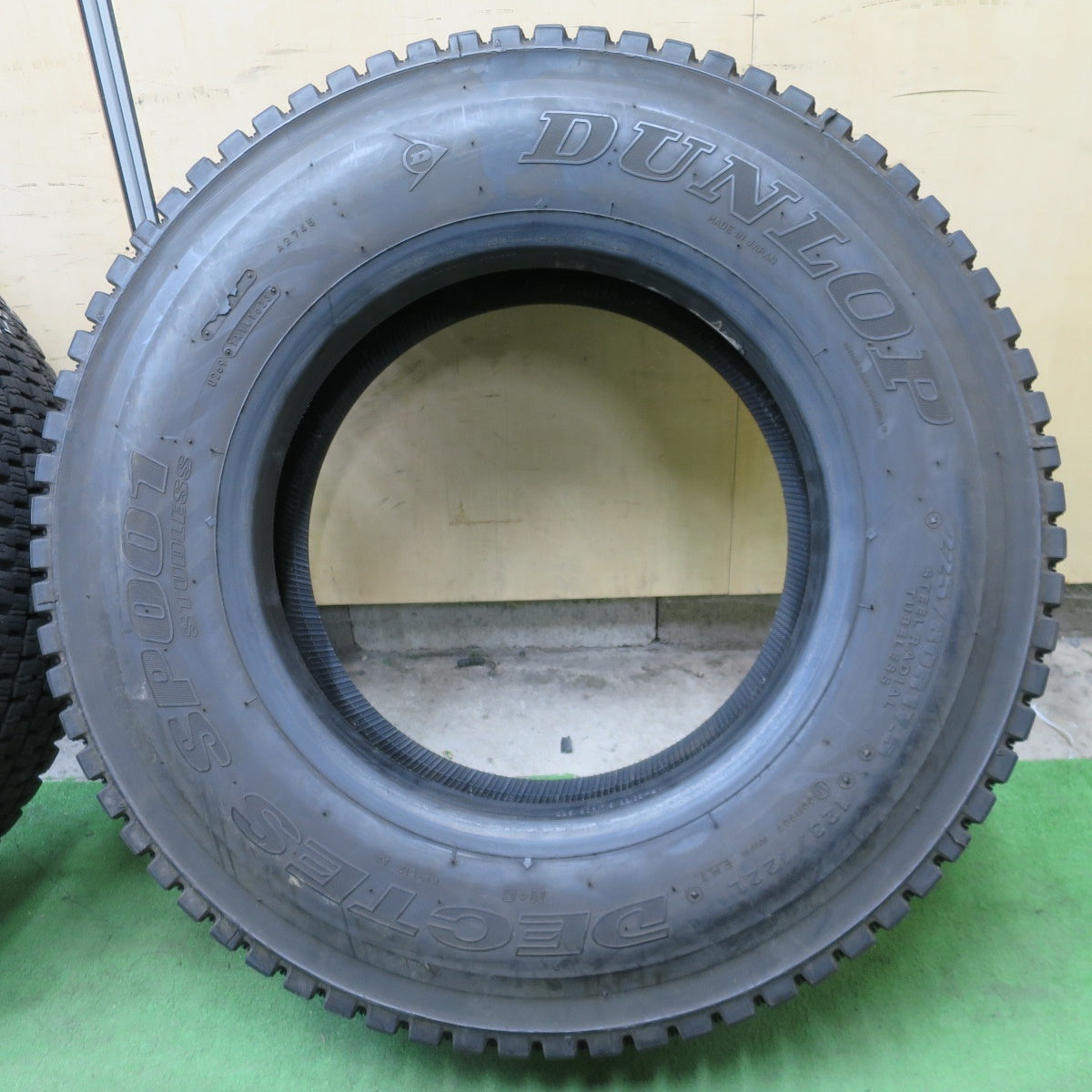 バリ溝！23年！9分！2本◎トラック タイヤ 225/80R17.5 123/122L スタッドレス ダンロップ デクテス SP001 DECTES 17.5インチ◎6100603NGスタ
