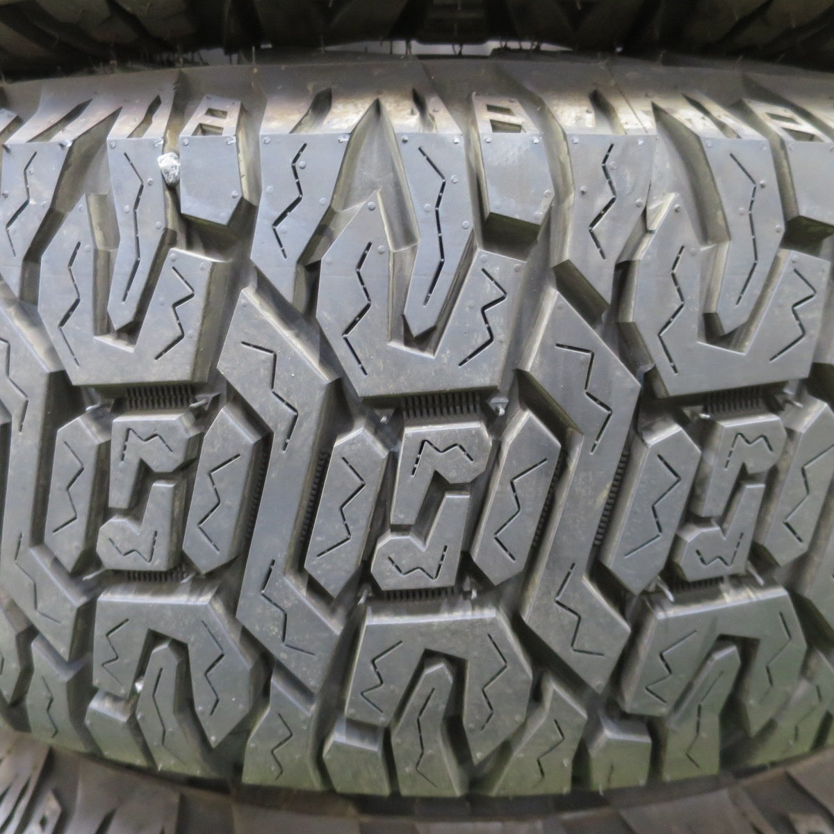 バリ溝！25年！ほぼ10分★JEEP ジープ JK ラングラー サハラ 純正 255/70R18 レーダー RENEGADE A/T PRO 18インチ PCD127/5H★6042901ナノ
