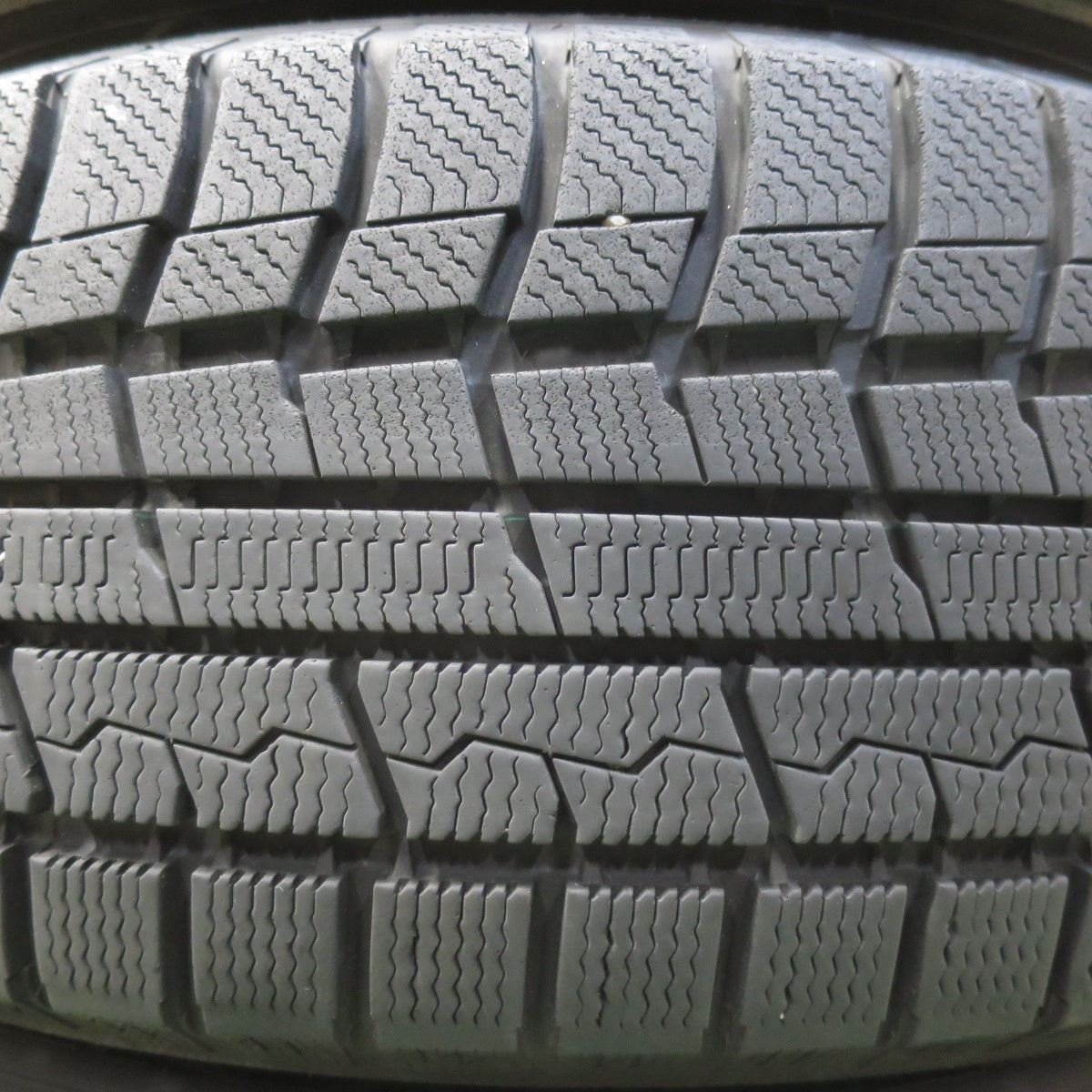 バリ溝！22年！キレイ！9.5分★レクサス NX 等 AGA 225/65R17 スタッドレス トーヨー ウインター トランパス TX 17インチ PCD114.3/5H★5042401イス