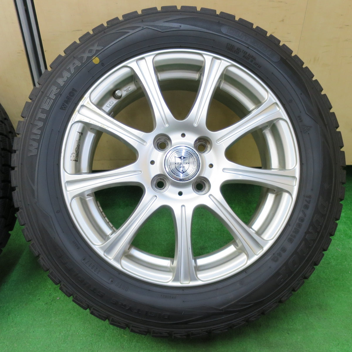 *送料無料* バリ溝！8.5分★スタッドレス 175/65R15 ダンロップ ウインターマックス WM01 JOKER ジョーカー 15インチ PCD100/4H★4060705イス