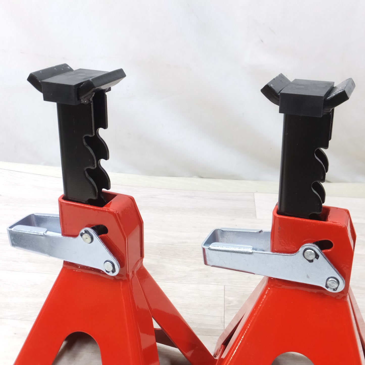 [送料無料] キレイ！付属品付き◆エマーソン ジャッキ スタンド 3t 260mm～415mm  2個セット EM-104 タイヤストッパー 付き ニューレイトン タイヤ交換 ウマ 馬 3トン◆