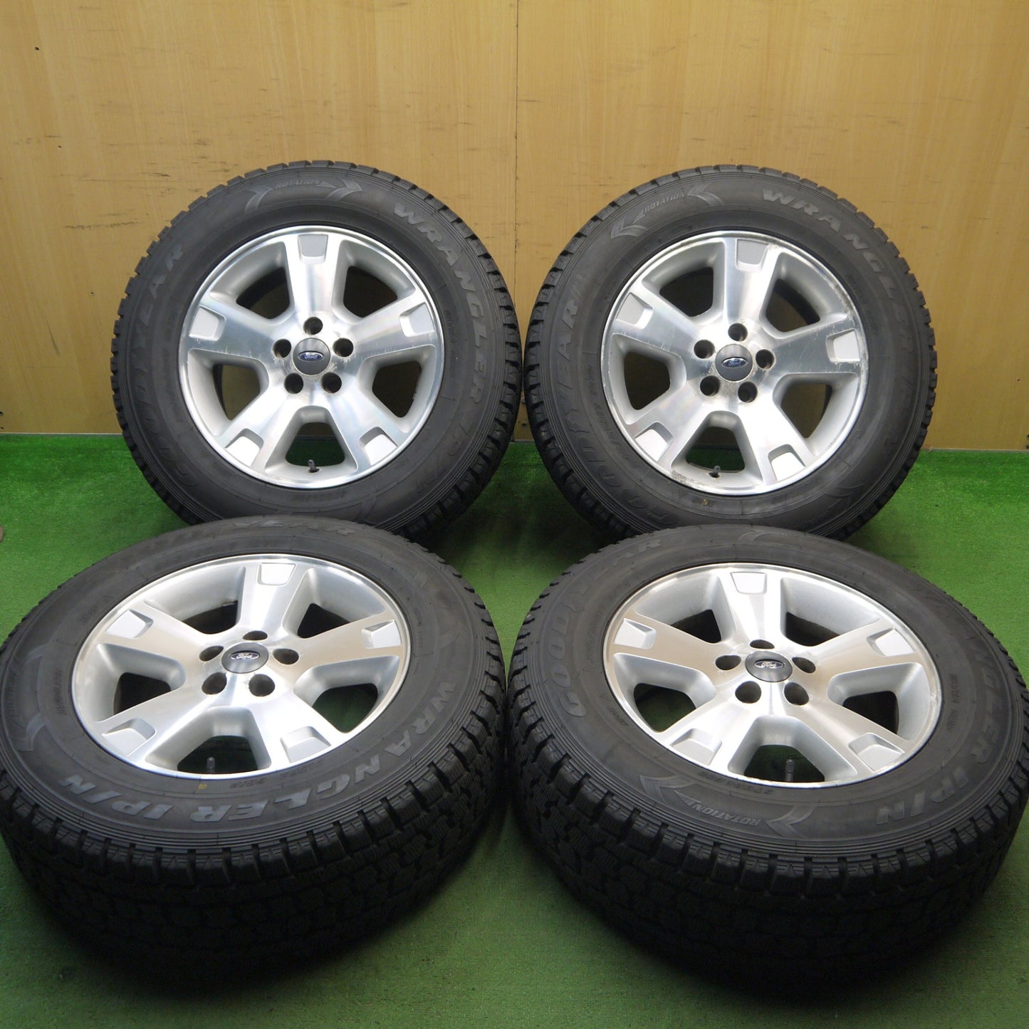 バリ溝！9.5分★Ford フォード エクスプローラー 純正 245/65R17 スタッドレス グッドイヤー ラングラー IP/N 17インチ PCD114.3/5H★5071607Hス