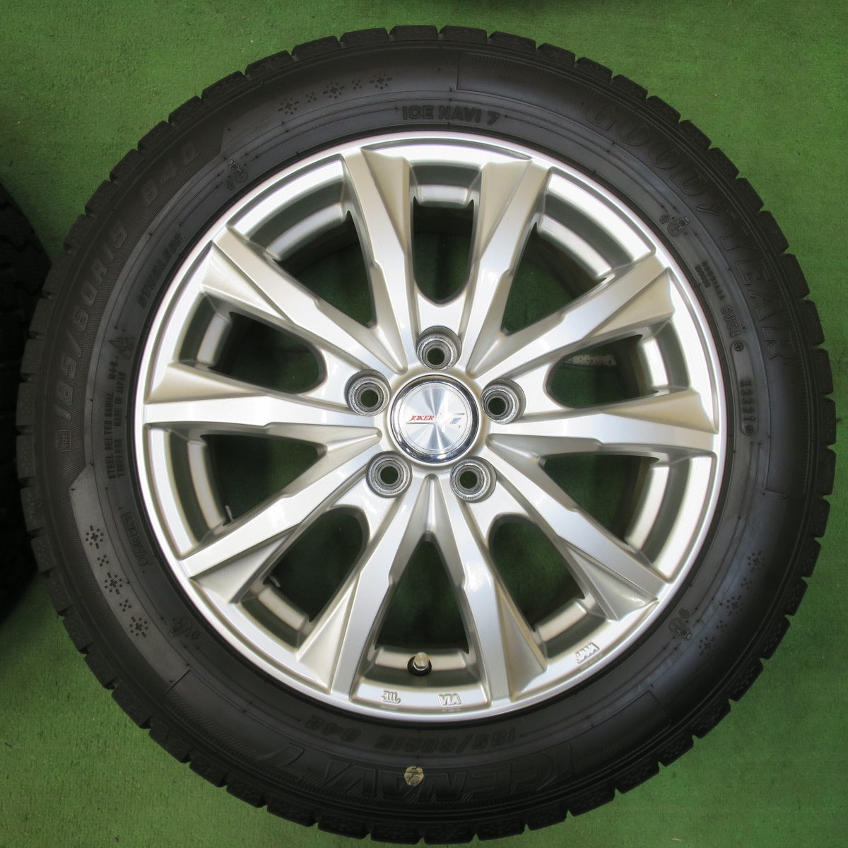 [送料無料] バリ溝！21年！キレイ！9.5分★シエンタ 等 185/60R15 スタッドレス グッドイヤー アイスナビ7 JOKER ジョーカー 15インチ PCD100/5H★5012803イス
