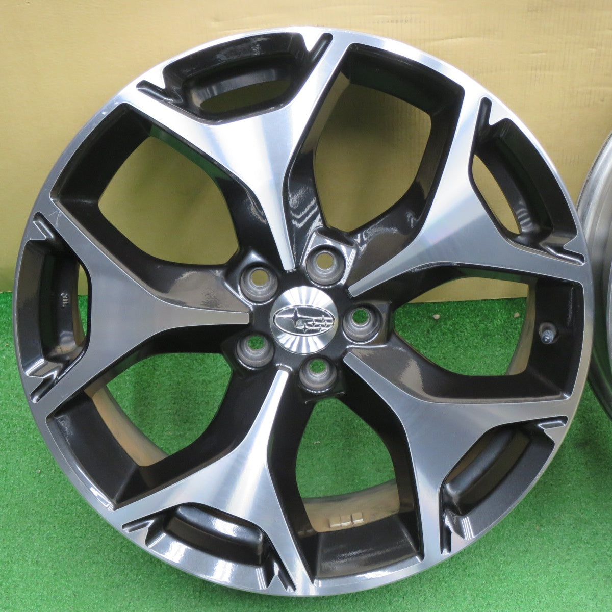 キレイ☆スバル SJ フォレスター 純正 ホイール 18インチ 18×7J PCD100