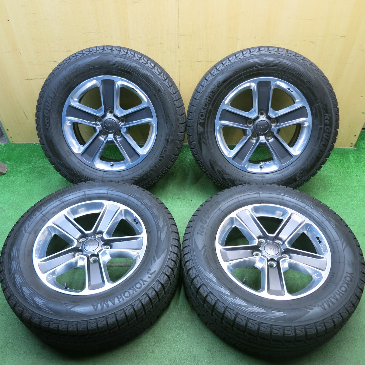 バリ溝！22年！キレイ！9.5分◎JEEP ジープ JL ラングラー アンリミテッド サハラ 純正 265/65R18 スタッドレス ヨコハマ アイスガード G075 18インチ PCD127/5H◎6071209HAス