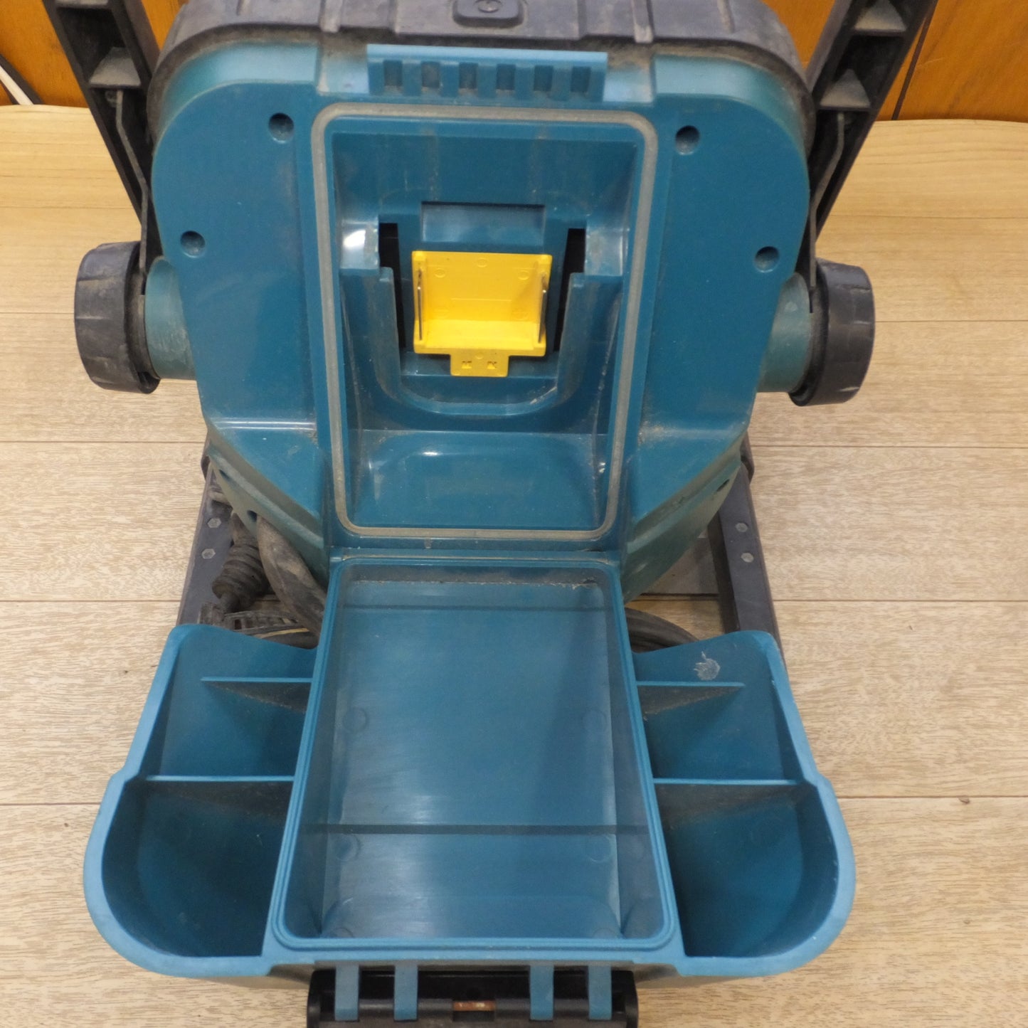 [送料無料] ★マキタ makita 充電式LEDスタンドライト ML805　AC100V 50-60Hz　DC14.4V/18V　本体のみ★