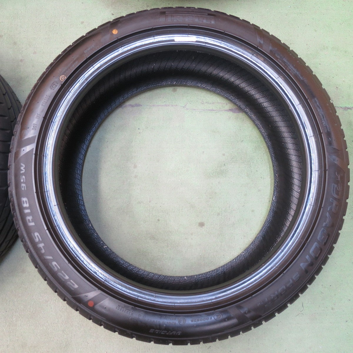 新車外し！24年◎225/45R18 ピレリ ドラゴン スポーツ TM タイヤ 18インチ クラウン レヴォーグ プリウスα 等◎6092515イノタ