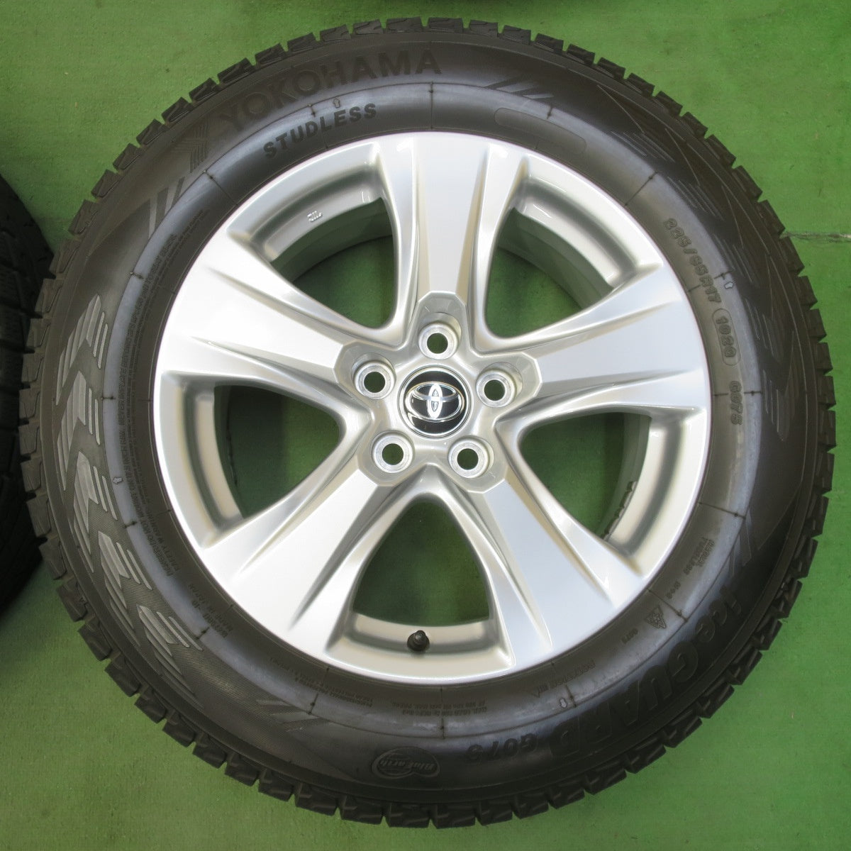 バリ溝！キレイ！9分★トヨタ 50系 RAV4 純正 225/65R17 スタッドレス ヨコハマ アイスガード G075 17インチ PCD114.3/5H★5080801イス