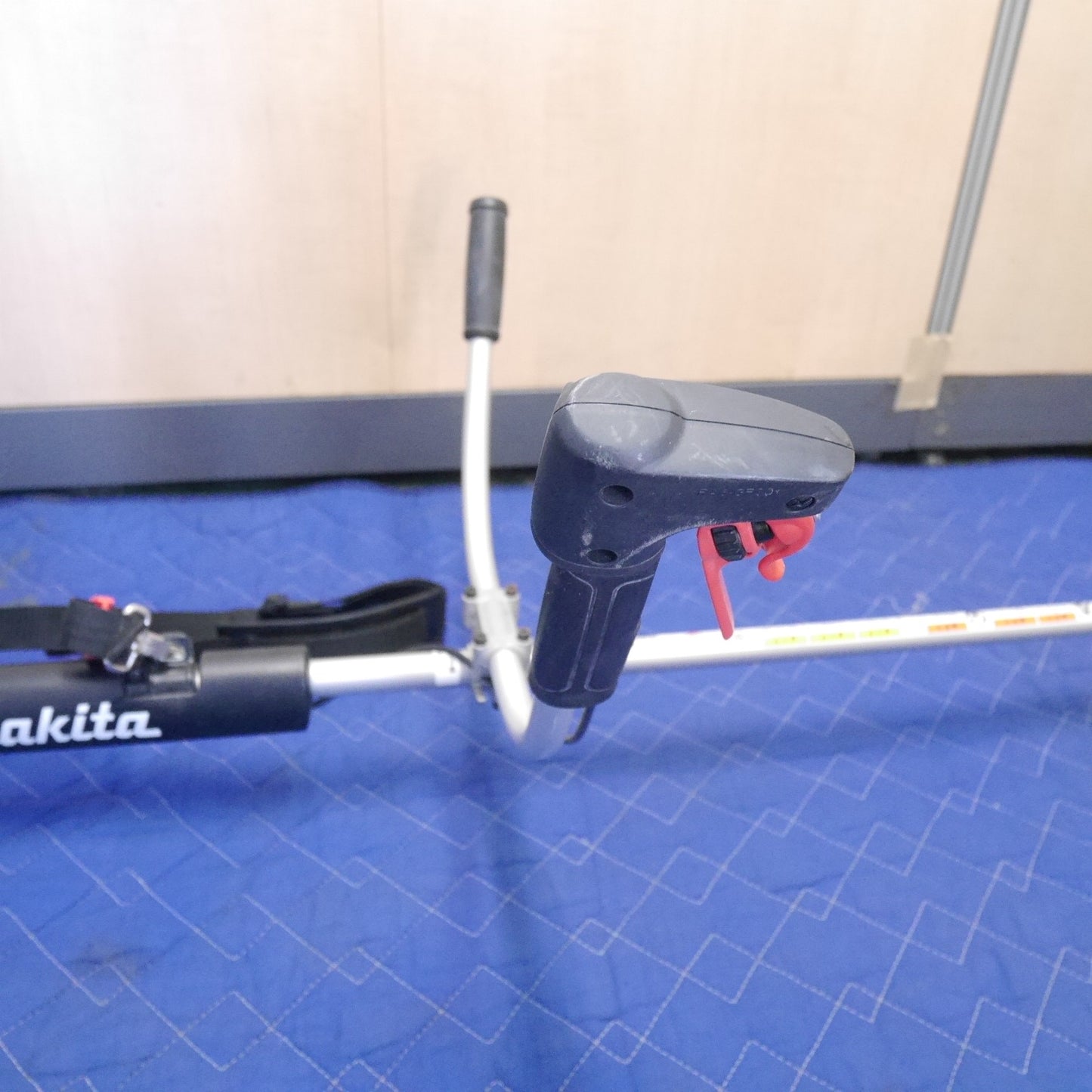 【岐阜発 直接引取限定】☆マキタ 4サイクル エンジン 刈払機 MEM428X 刈り払い機 草刈り機 草刈機 makita 空冷 4 ストローク直立単気筒 OHV ガソリン☆