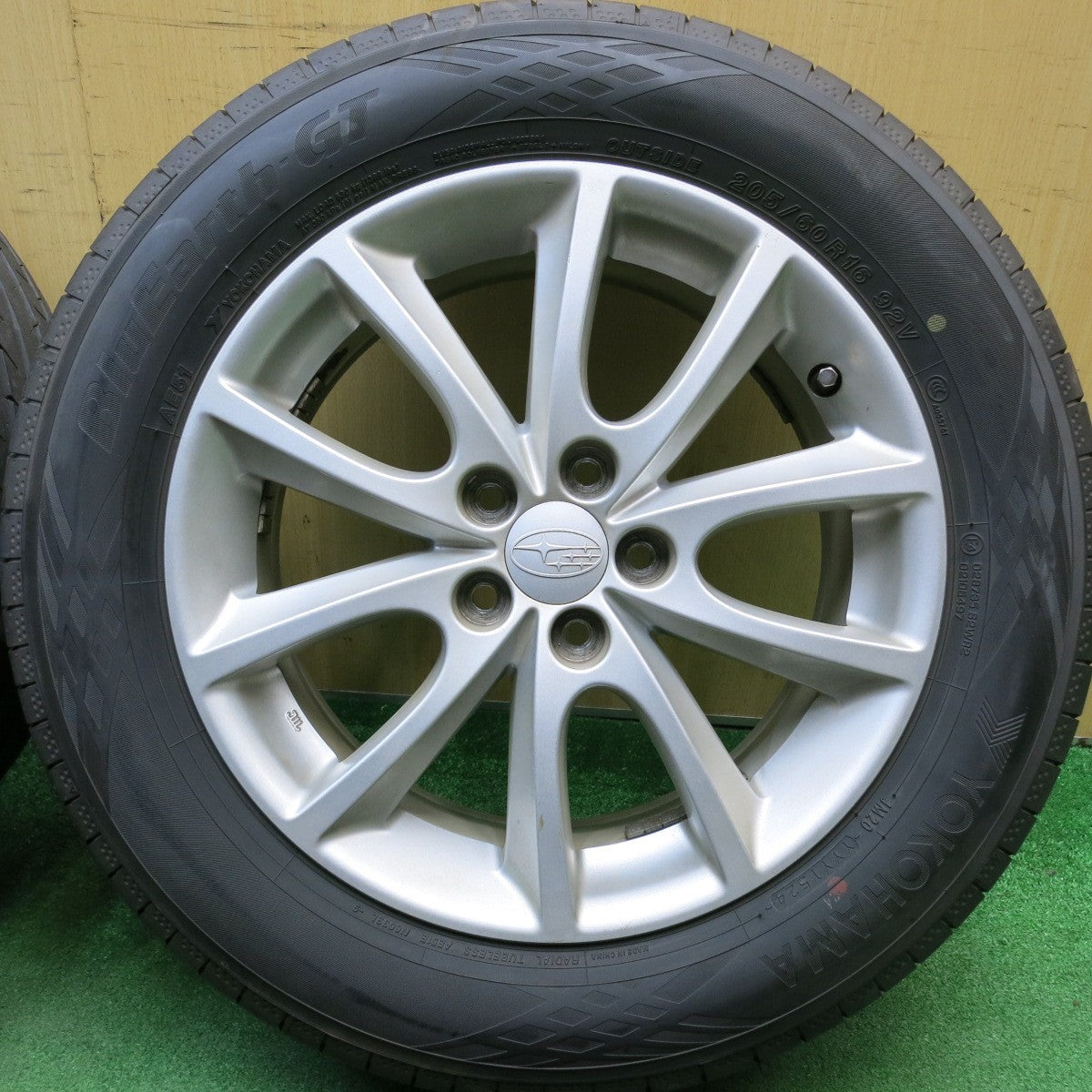 バリ溝！24年！9.5分★スバル インプレッサ 純正 205/60R16 ヨコハマ BluEarth-GT AE51 ブルーアース 16インチ PCD100/5H★6040521HAノ