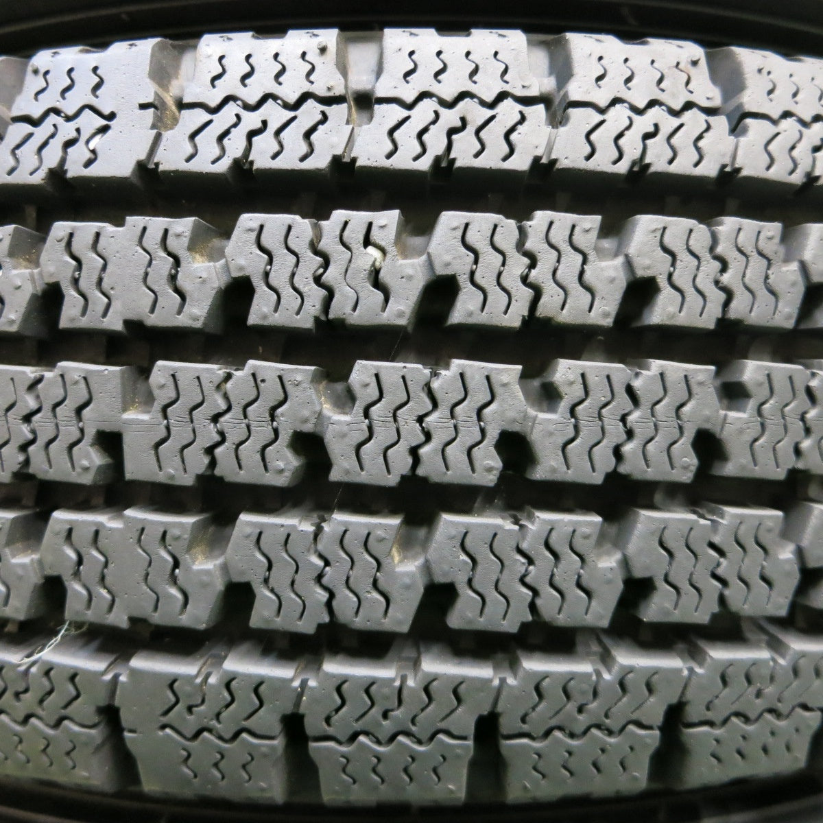 *送料無料* バリ溝！21年！ほぼ10分★スタッドレス 145/80R12 80/78N トーヨー デルベックス 935 スチール ホイール PCD100 110 114.3/4H マルチ★4052106イス