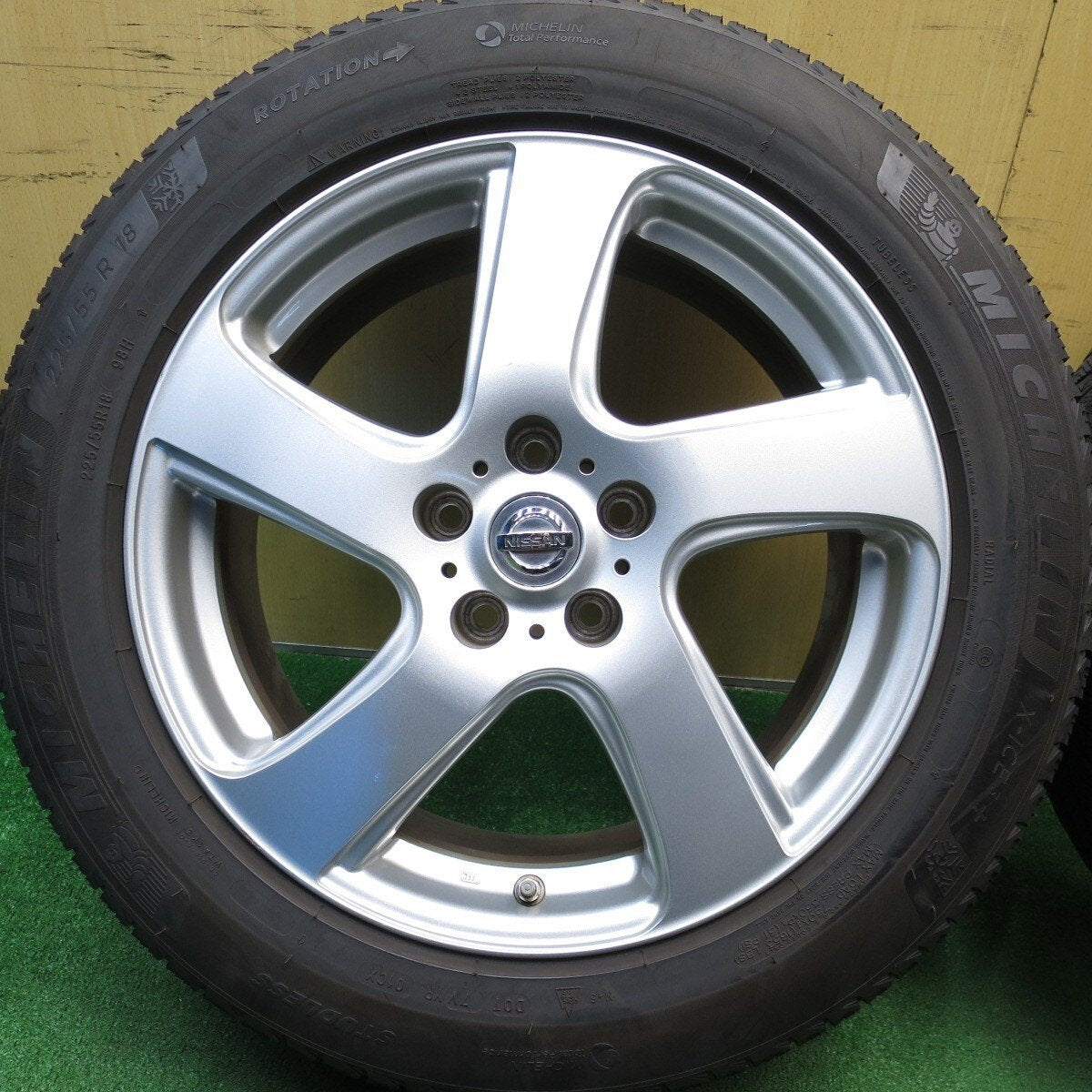 4本価格★日産 E52 エルグランド 等 純正 225/55R18 スタッドレス ミシュラン X-ICE3+ 18インチ PCD114.3/5H★5030704Hス