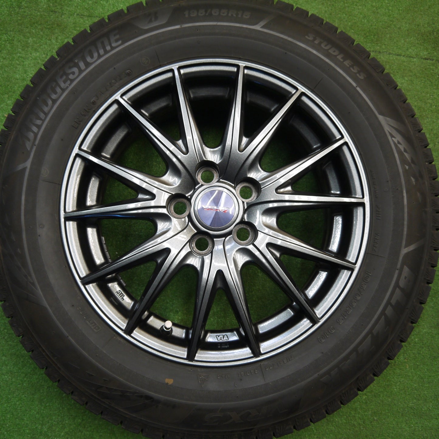 バリ溝！23年！キレイ！9.5分★プリウス 等 195/65R15 スタッドレス ブリヂストン ブリザック VRX3 VELVA SPORTZ ヴェルヴァ 15インチ PCD100/5H★5111803Hス