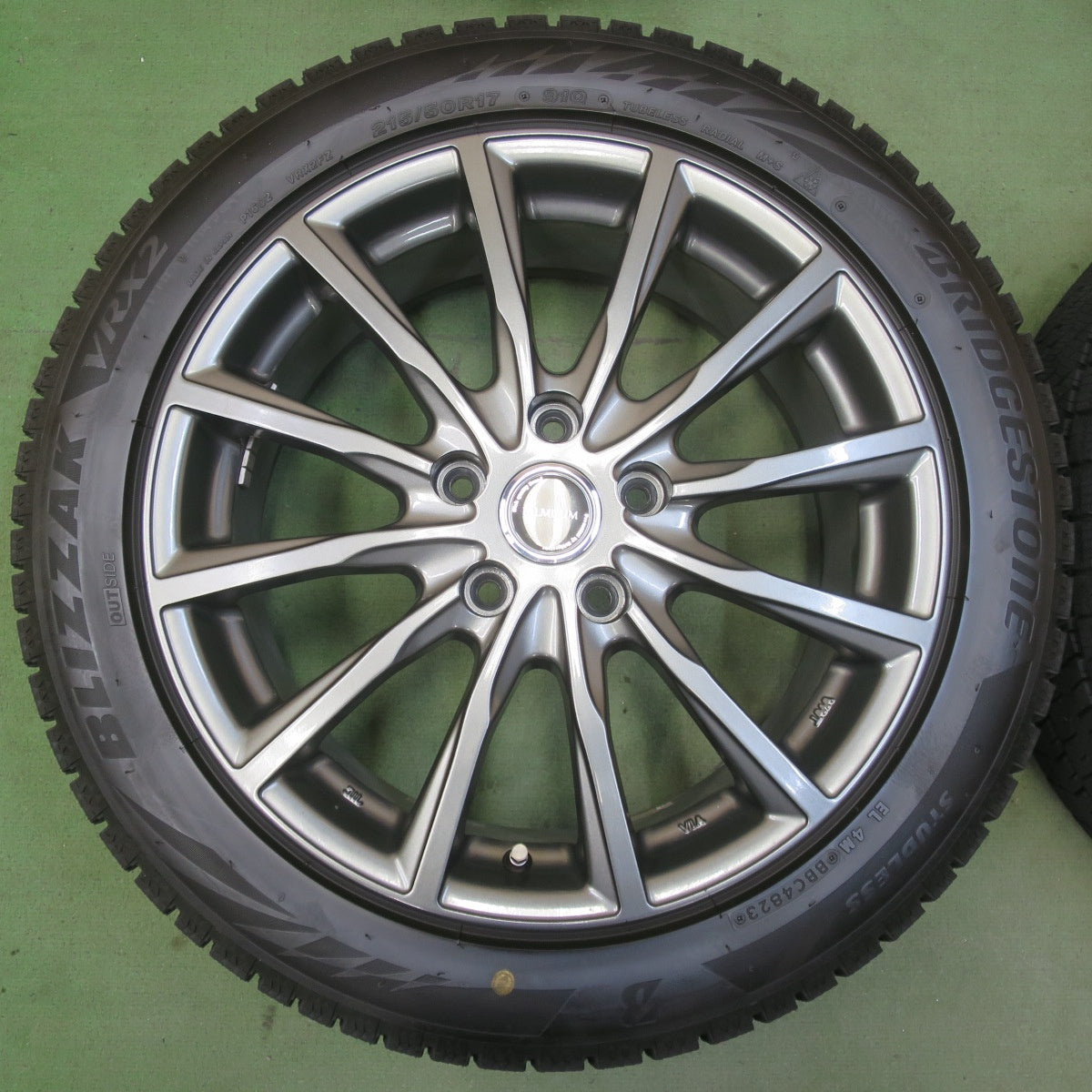 バリ溝！23年！キレイ！9.5分◎スタッドレス 215/50R17 ブリヂストン ブリザック VRX2 BALMINUM AR12 バルミナ 17インチ PCD114.3/5H◎6082905イス