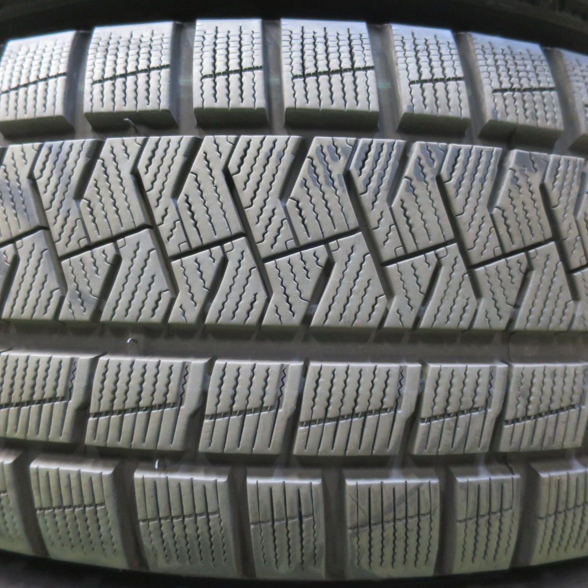 バリ溝！21年！キレイ！9分★スタッドレス 225/50R17 ピレリ アイスアシンメトリコ Mistiere ミスティーレ 17インチ PCD114.3/5H★5071907イス