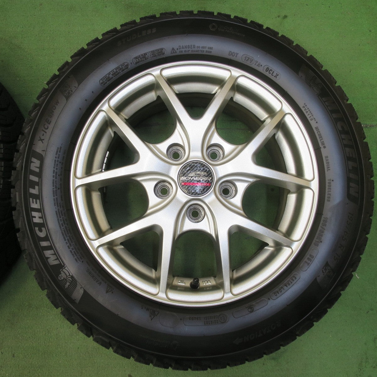 ほぼ未使用！24年！キレイ★スタッドレス 195/65R15 ミシュラン X-ICE SNOW SCHNEIDER シュナイダー 15インチ PCD114.3/5H★5101605イス