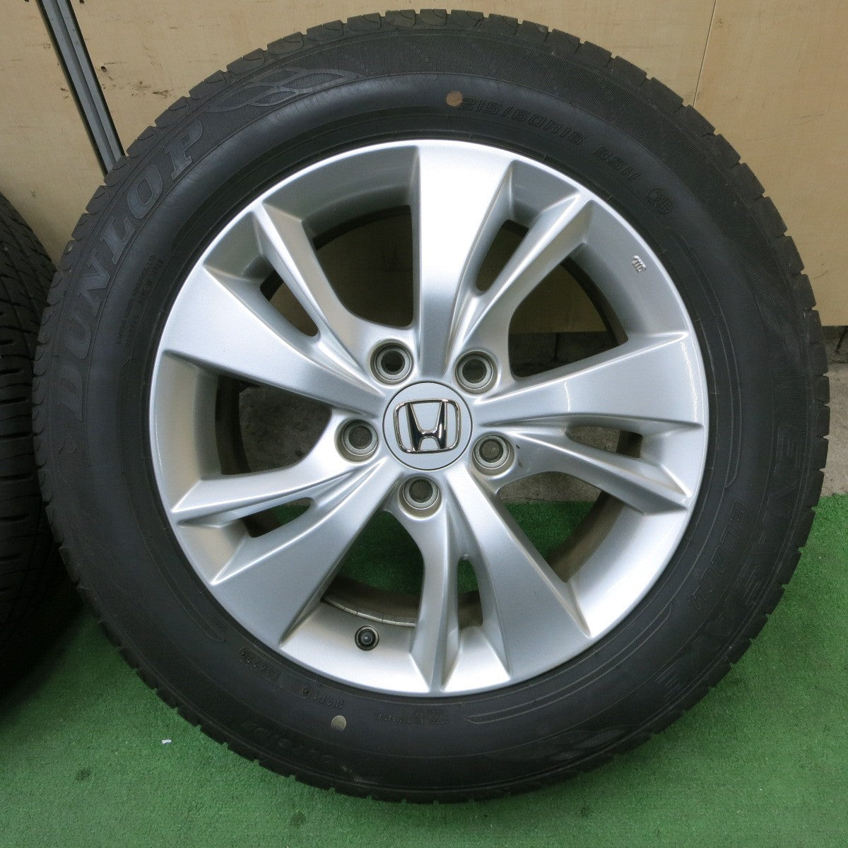 バリ溝！24年！9.5分以上★ホンダ ヴェゼル 純正 215/60R16 ダンロップ エナセーブ EC204 16インチ PCD114.3/5H★5040205ナノ