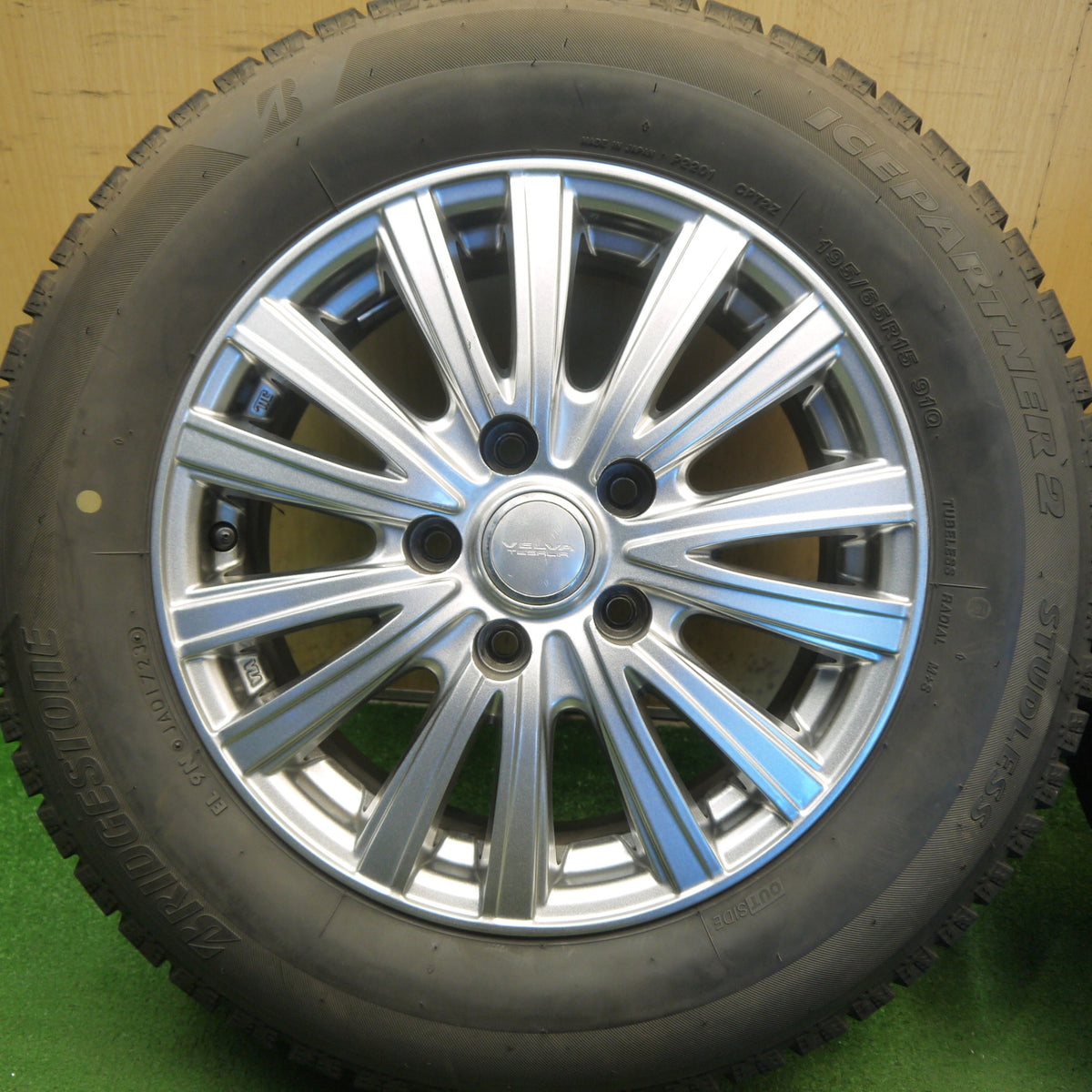 バリ溝！23年！9.5分◎スタッドレス 195/65R15 ブリヂストン アイスパートナー2 VELVA TESALIA ヴェルヴァ テサリア 15インチ PCD114.3/5H◎6100708Hス