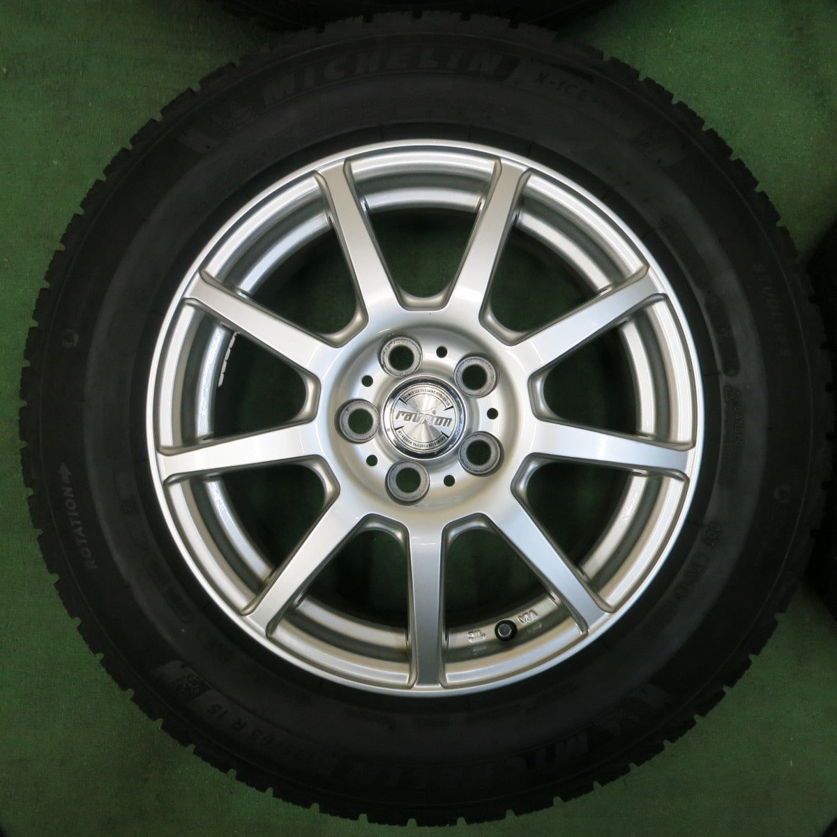 [送料無料] バリ溝！22年！キレイ！9.5分★プリウス 等 195/65R15 スタッドレス ミシュラン X-ICE SNOW ravrion ラブリオン 15インチ PCD100/5H★4111908SYス