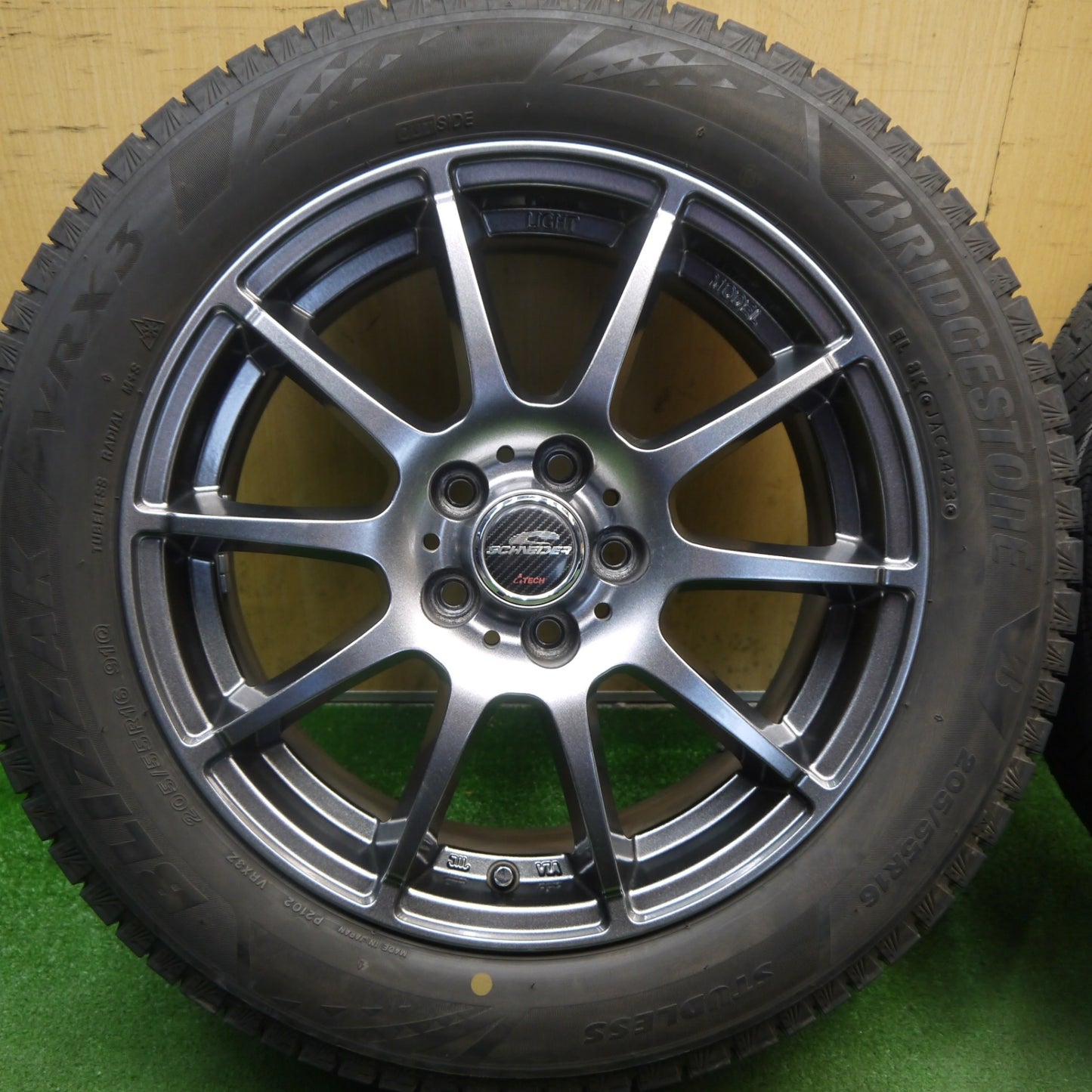 バリ溝！23年！キレイ！9.5分◎インプレッサ 等 205/55R16 スタッドレス ブリヂストン ブリザック VRX3 SCHNEIDER シュナイダー 16インチ PCD100/5H◎6062601Hス