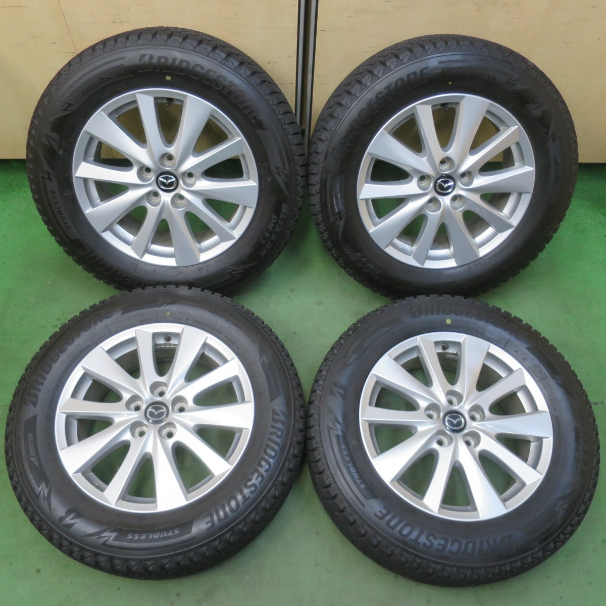 バリ溝！キレイ！9.5分★マツダ CX-5 純正 225/65R17 スタッドレス ブリヂストン ブリザック DM-V3 CX5 17インチ PCD114.3/5H★6021703イス