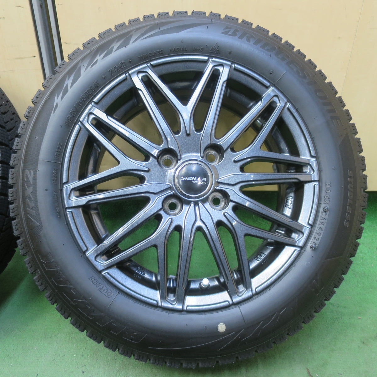 バリ溝！24年！キレイ！9分◎スタッドレス 165/65R14 ブリヂストン ブリザック VRX2 SIBILLA NEXT W45 シビラ 14インチ PCD100/4H◎6070105イス