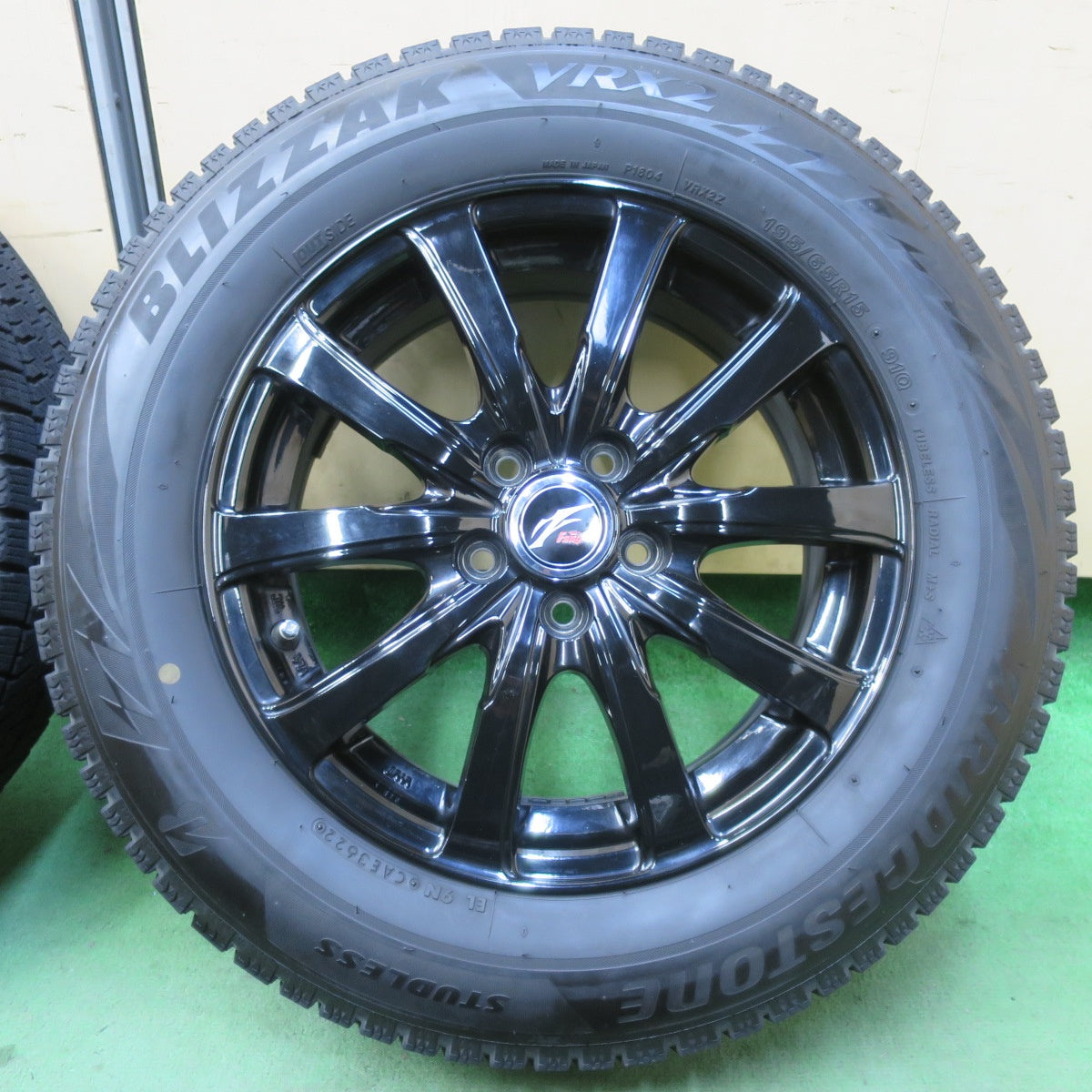 キレイ！22年★プリウス 等 195/65R15 スタッドレス ブリヂストン ブリザック VRX2 Fang ファング 15インチ PCD100/5H★5123010イス
