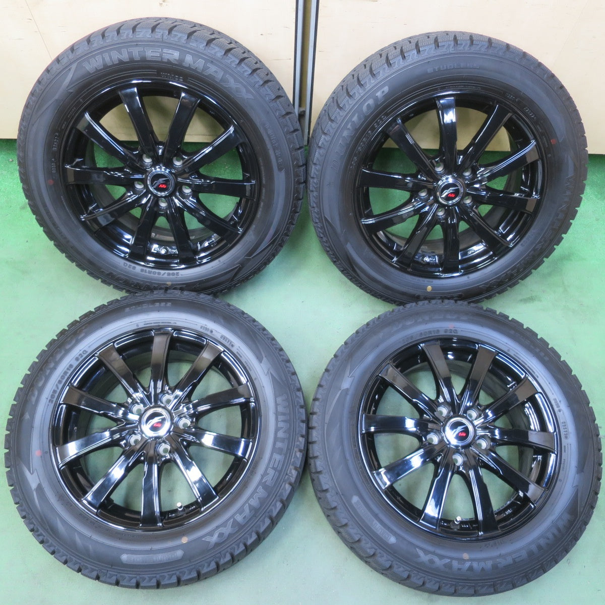 ほぼ未使用！22年！キレイ◎スタッドレス 205/60R16 ダンロップ ウインターマックス WM02 Fang ファング 16インチ PCD114.3/5H◎6071302イス