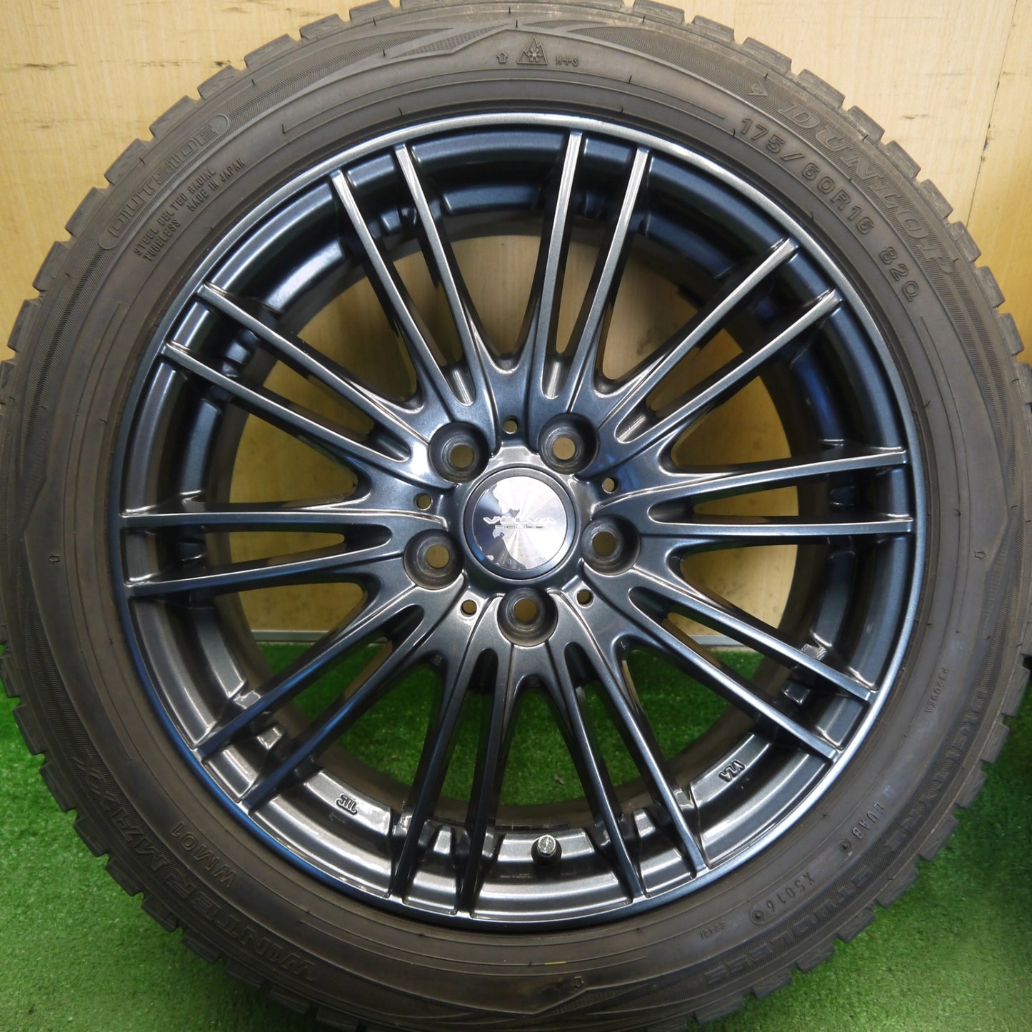 バリ溝！8.5分◎ラクティス 等 175/60R16 スタッドレス ダンロップ ウインターマックス WM01 VELVA AGUDO ヴェルヴァ アグード 16インチ PCD100/5H◎6062403Hス