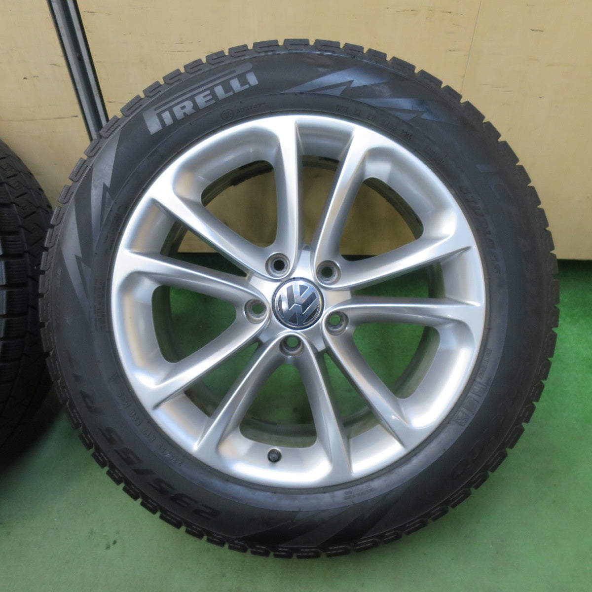 4本価格★ワーゲン パサート CC 純正 235/55R17 スタッドレス ピレリ アイスアシンメトリコ  17インチ PCD112/5H★5112807TTス