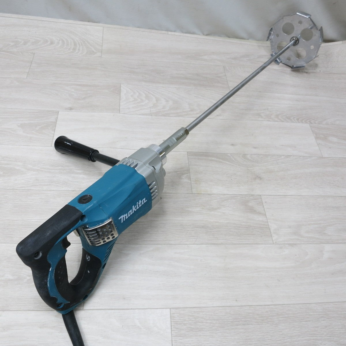 [送料無料] キレイ◆makita マキタ カクハン機 UT1305 ミキサー 撹拌機 電動工具 100V 50/60Hz◆