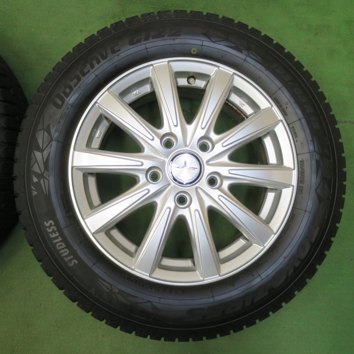 バリ溝！22年！キレイ！ほぼ10分★スタッドレス 195/65R15 トーヨー オブザーブ GIZ2 JOKER ジョーカー 15インチ PCD114.3/5H★5080602イス