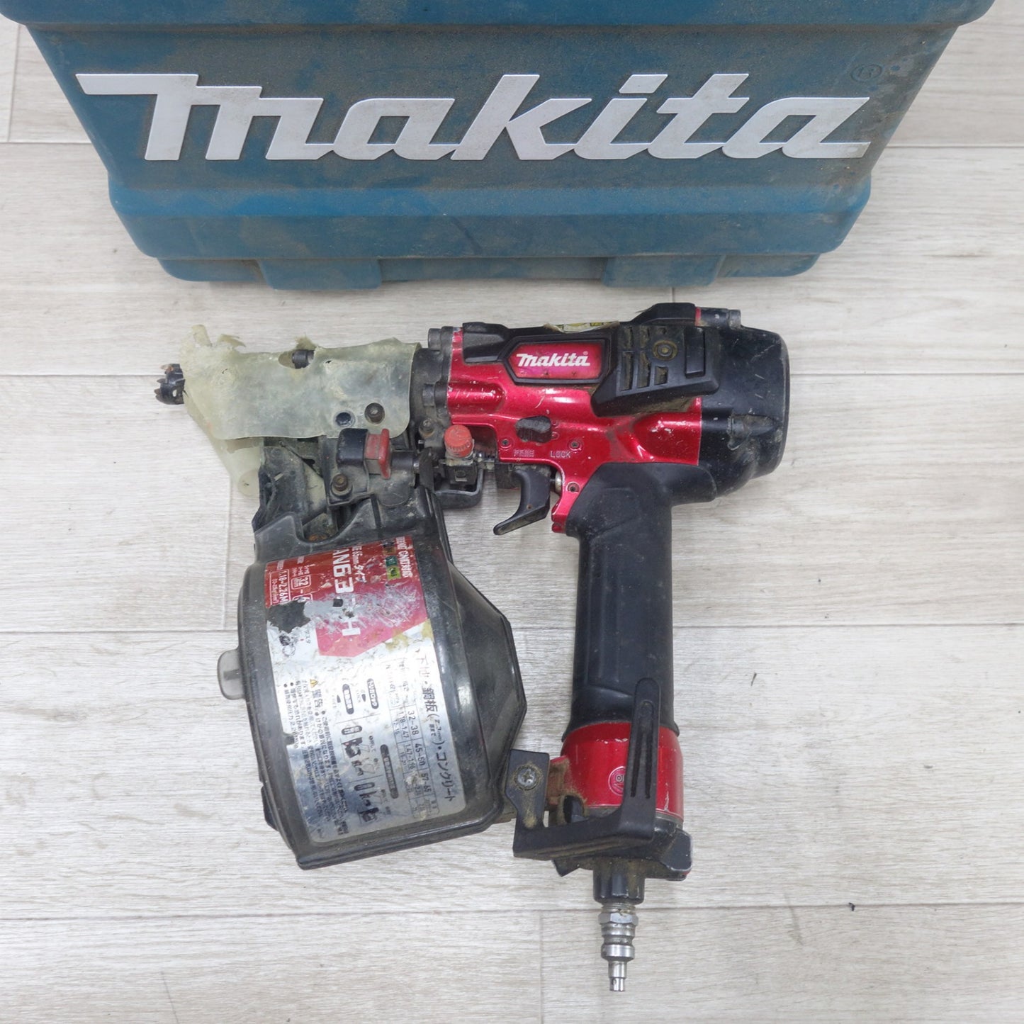 [送料無料] ◆マキタ 65mm 高圧 エア 釘打機 AN633H 赤 エアー ツール 工具 釘打ち機 makita◆