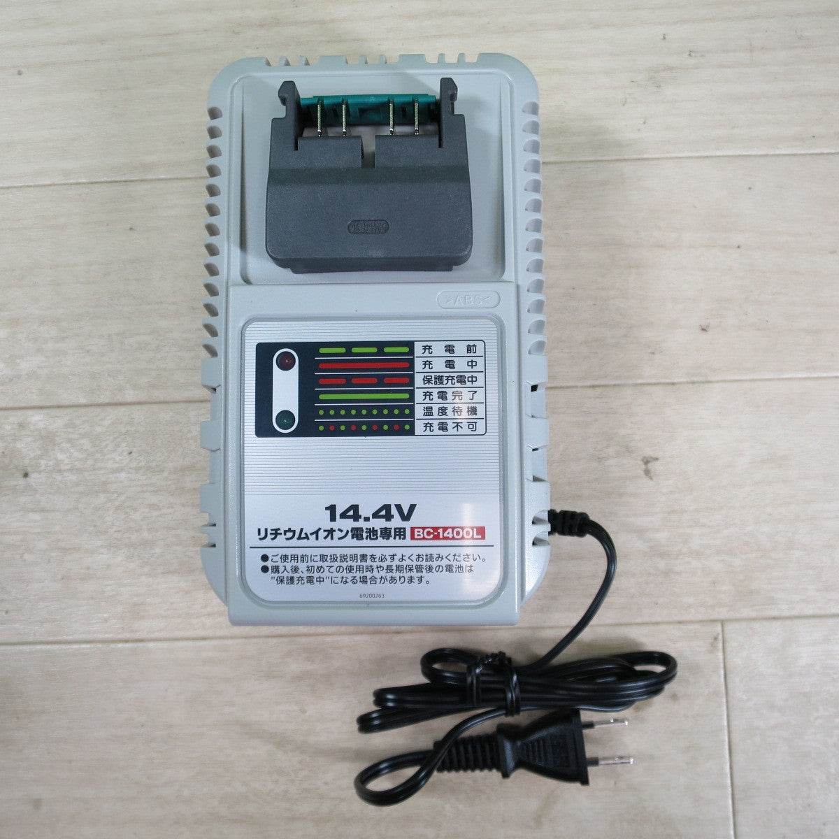 [送料無料] ほぼ未使用！美品☆KYOCERA 京セラ 充電式 小型 レシプロソー DRJ120 電動 工具 切断機 セーバソー セーバーソー☆