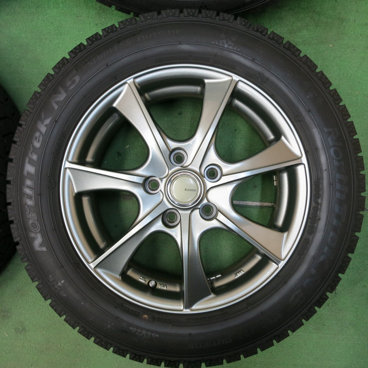 [送料無料] バリ溝！22年！キレイ！9.5分以上★スタッドレス 205/60R16 オートバックス ノーストレック N5 LEBEN レーベン 16インチ PCD114.3/5H★4100208SYス