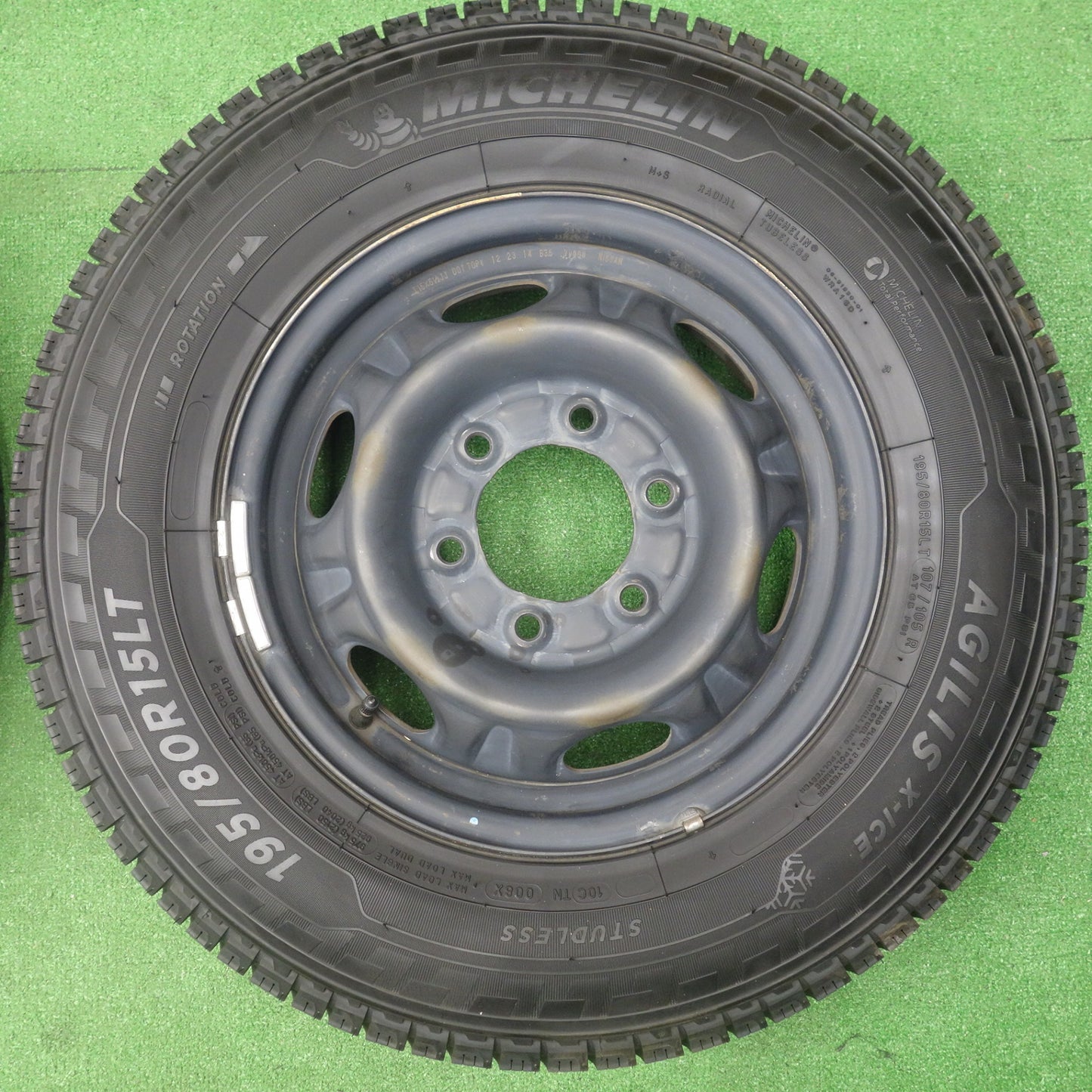 バリ溝！24年！9.5分以上★日産 キャラバン 純正 スチール 195/80R15 107/105R スタッドレス ミシュラン AGILIS X-ICE 15インチ PCD139.7/6H★6041102KTス
