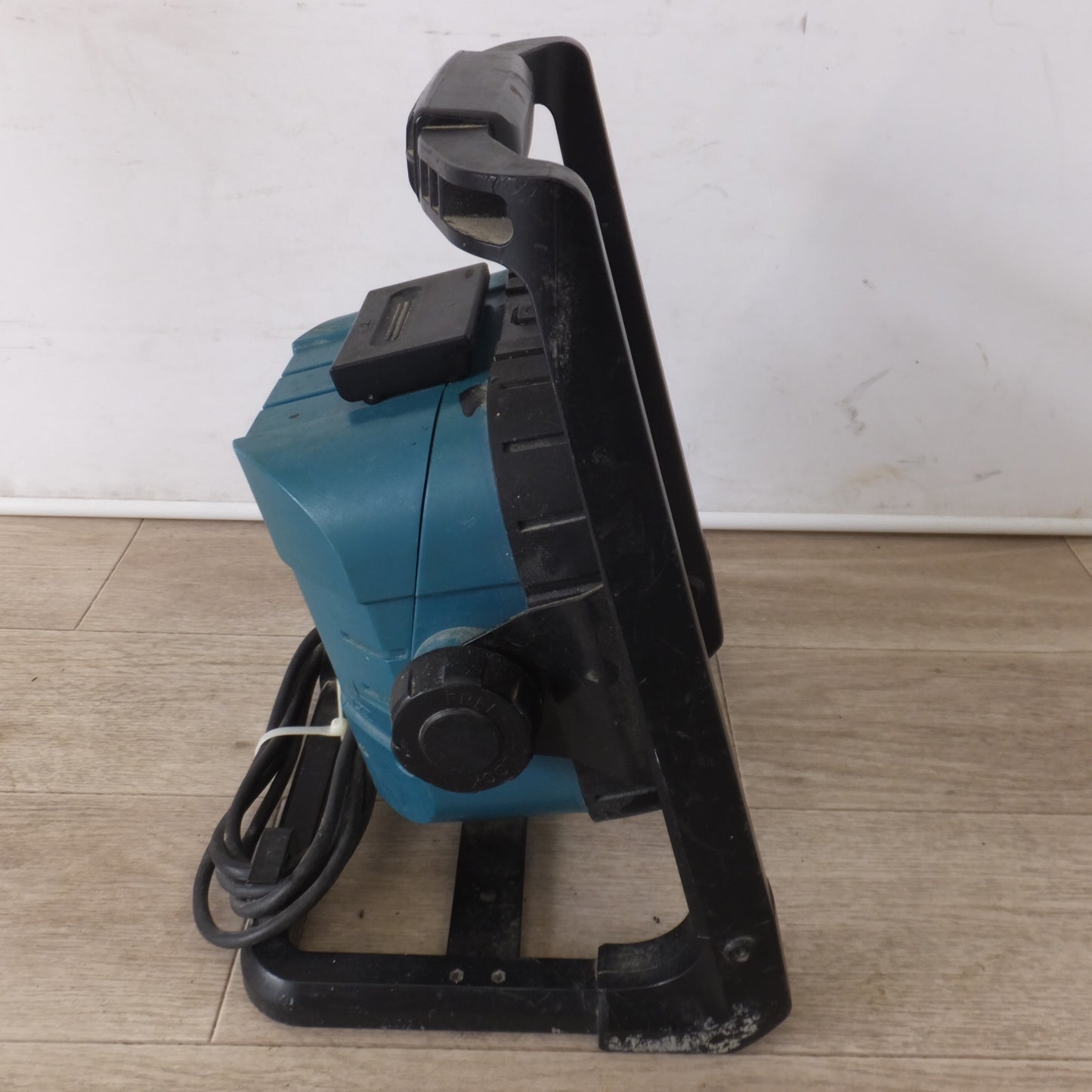 [送料無料] ★マキタ makita 充電式LEDスタンドライト ML805　バッテリなし　AC100V 50-60Hz 12W　DC14.4V18V 10W★