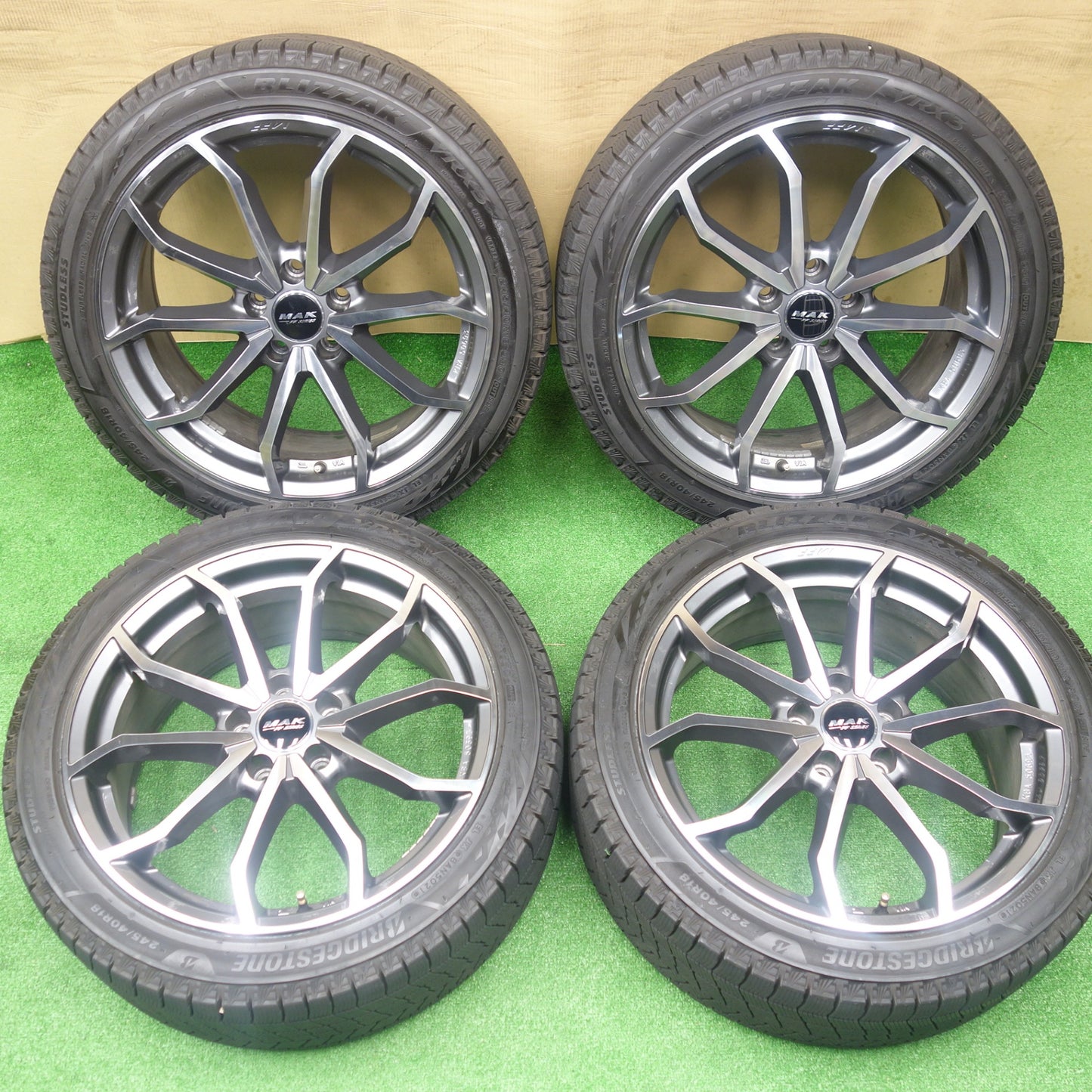 バリ溝！キレイ！9.5分★アウディ 等 MAK LOWE FF MFF 245/40R18 スタッドレス ブリヂストン ブリザック VRX3 レーベ レーヴェ 18インチ PCD112/5H★5122507KTス